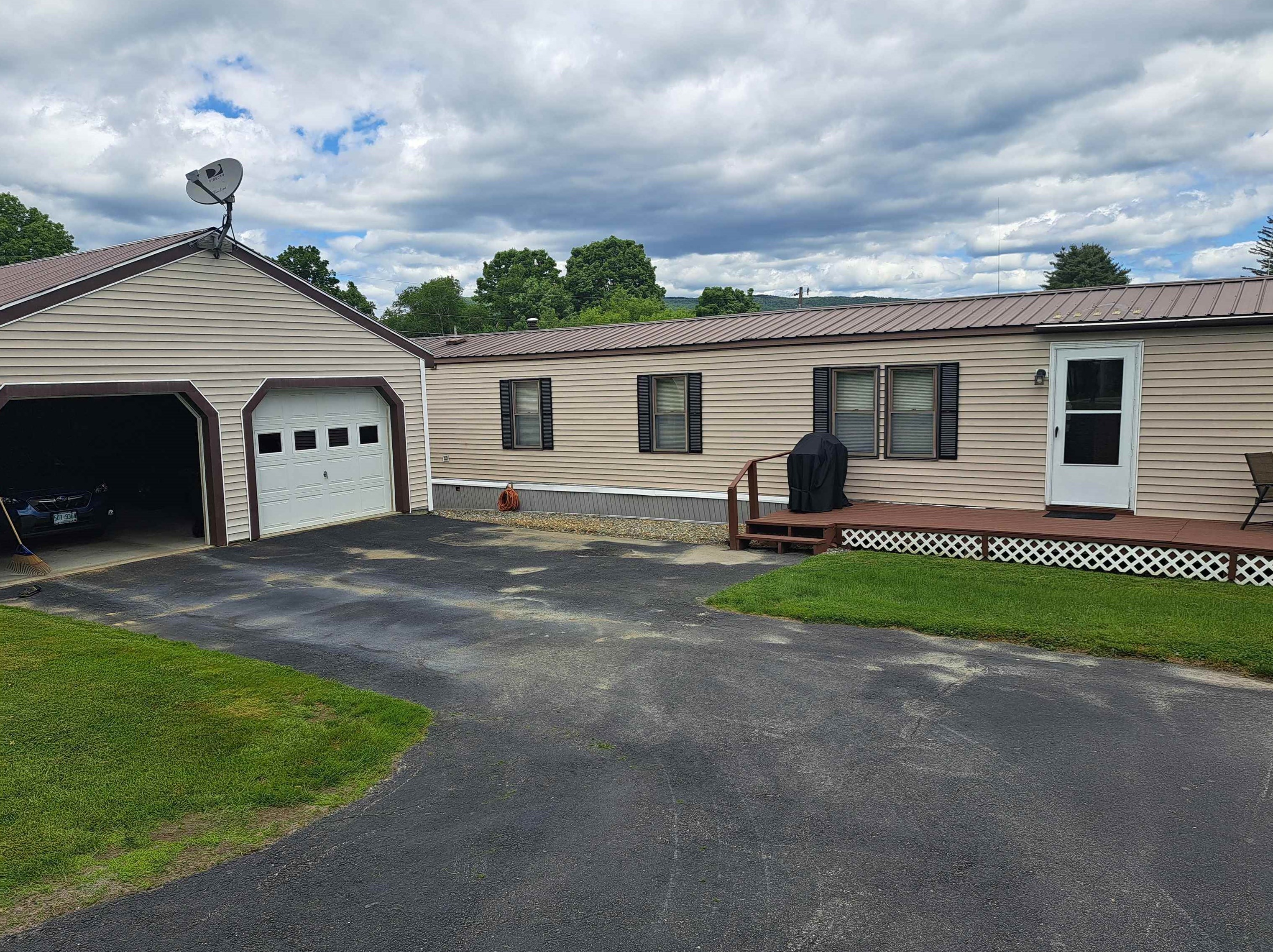 376 Chestnut St, Unity, NH 03743 exterior