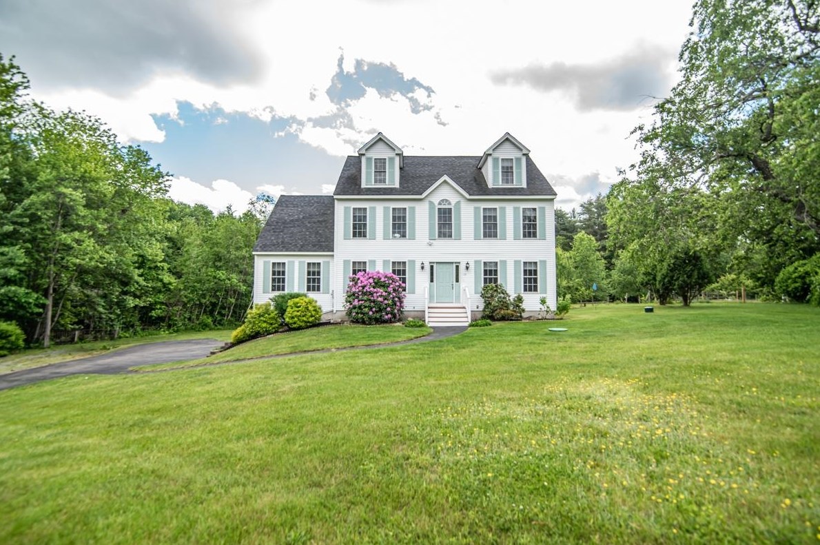 23 Amesbury Rd, Newton, NH 03858-3203