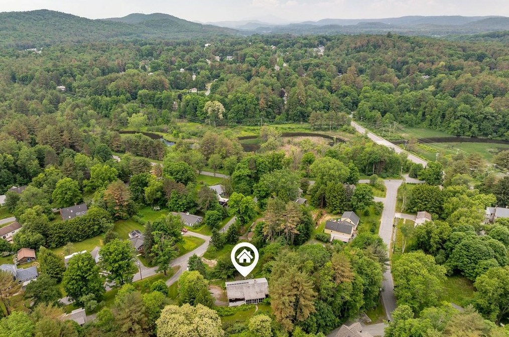 6 Mitchell Ln, Hanover NH 03755-2419 exterior