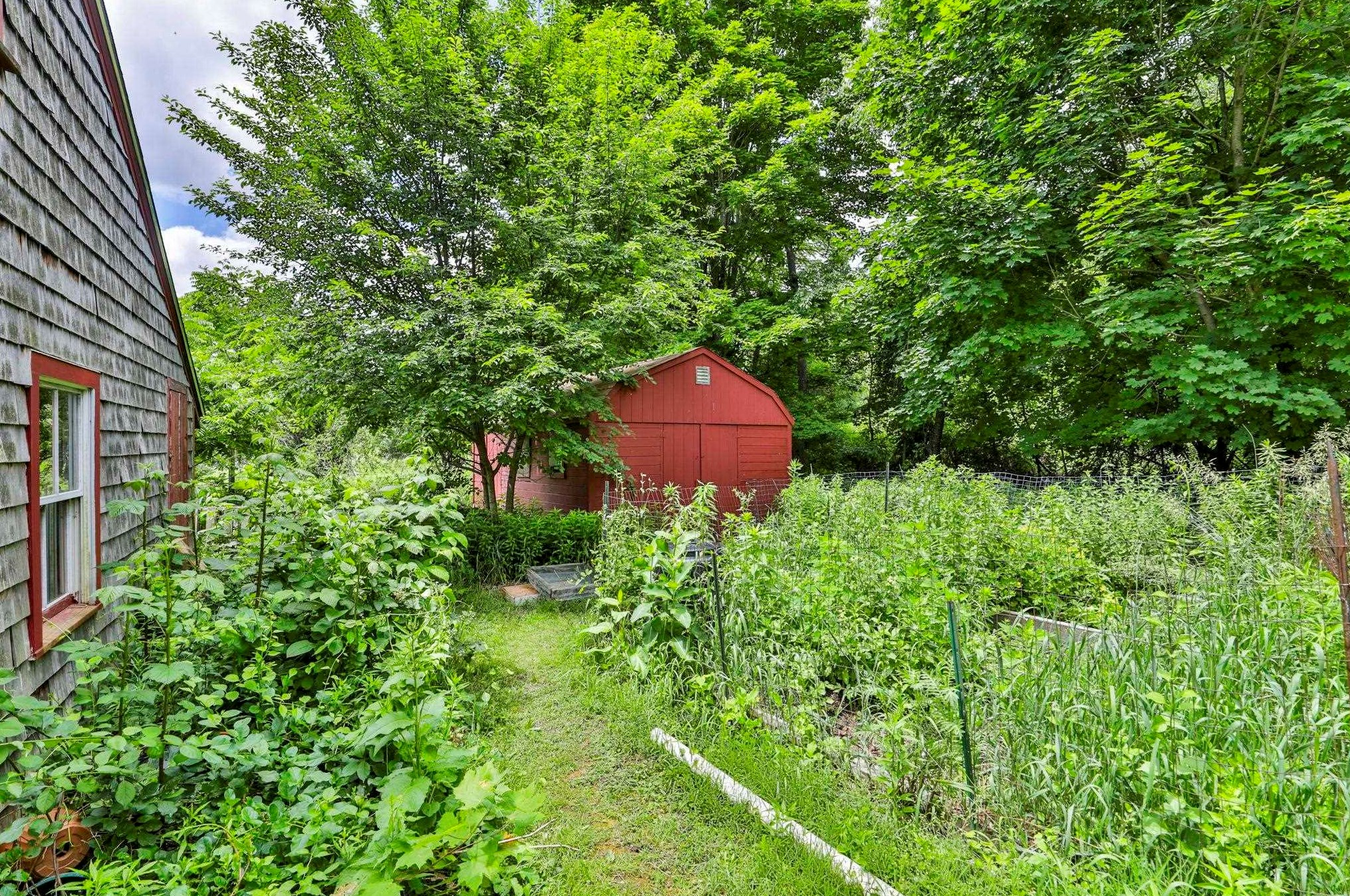 70 Peaslee Rd, Merrimack NH 03054-4511 exterior