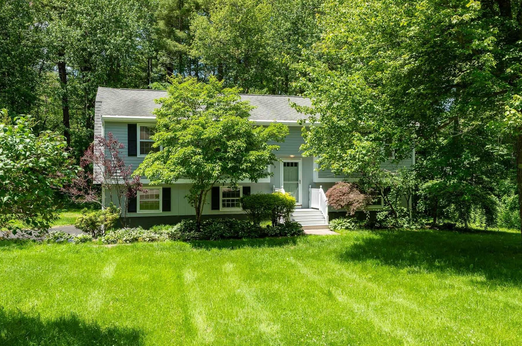 3 Joyce Ln, Stratham, NH 03885 exterior