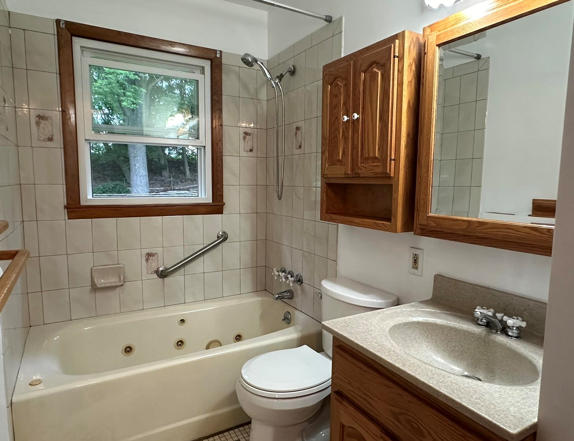 99 Lois St, Manchester NH 03103-3078 exterior