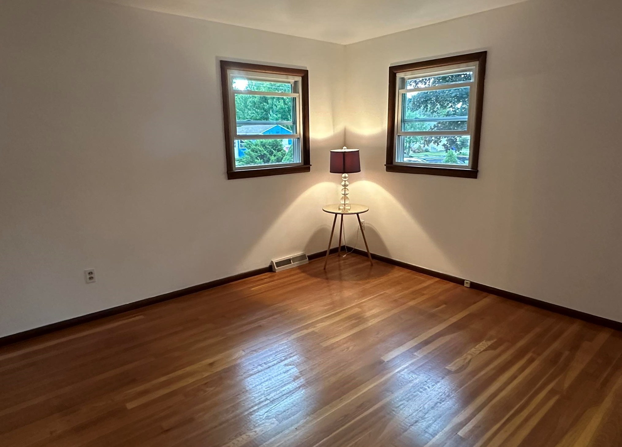 99 Lois St, Manchester NH 03103-3078 exterior