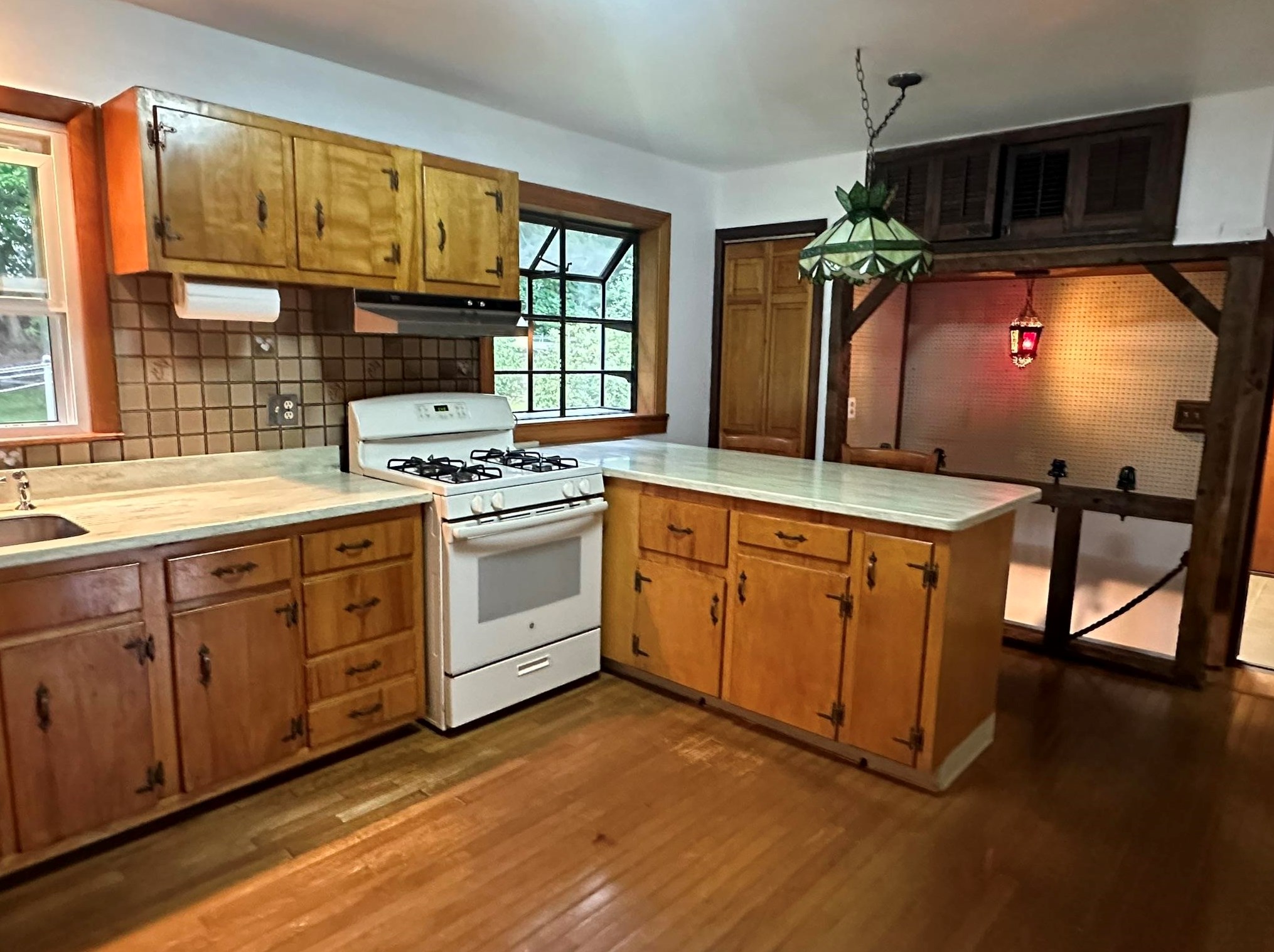 99 Lois St, Manchester NH 03103-3078 exterior