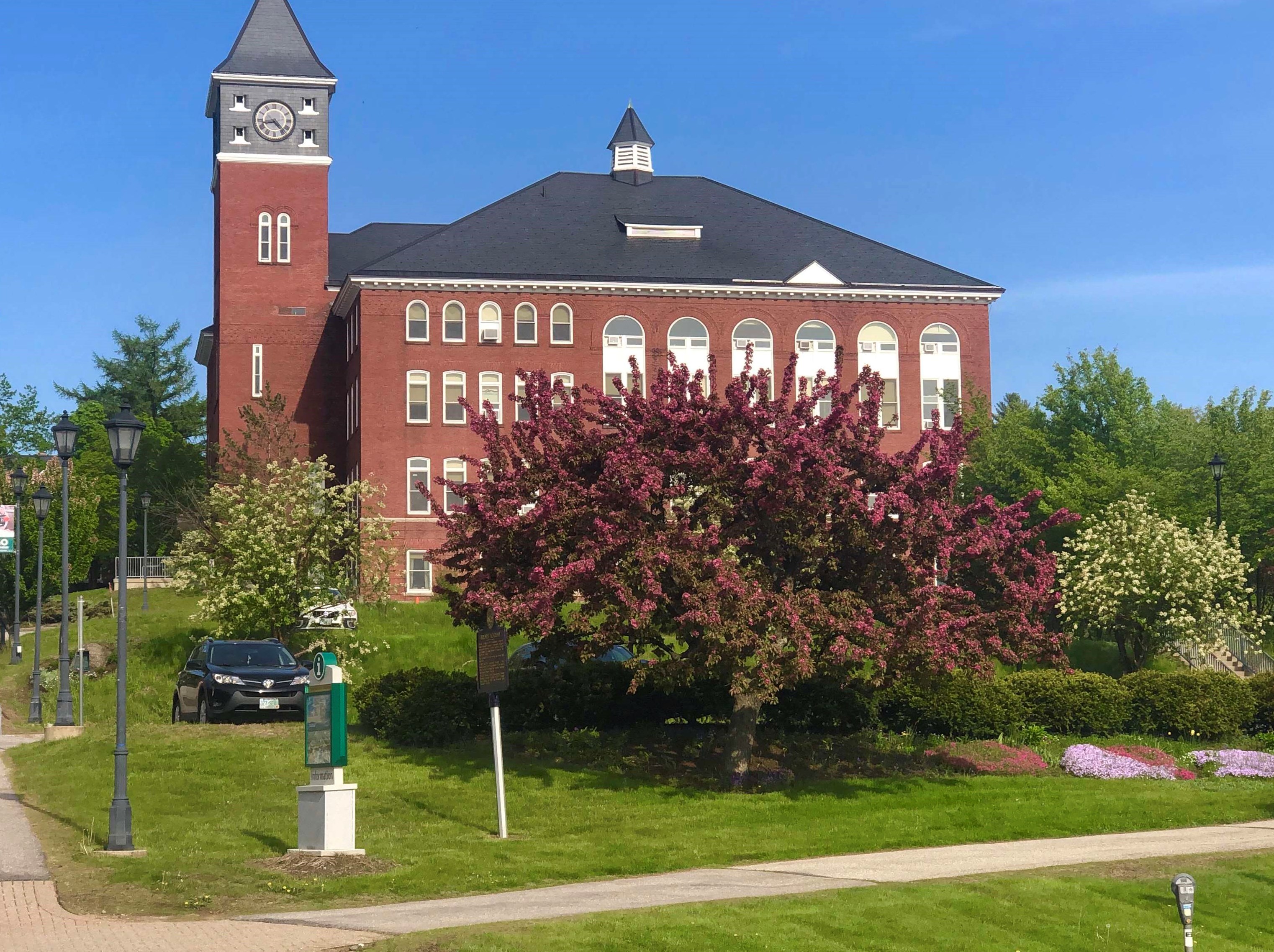 54 Highland St, Bridgewater NH 03264-3601 exterior