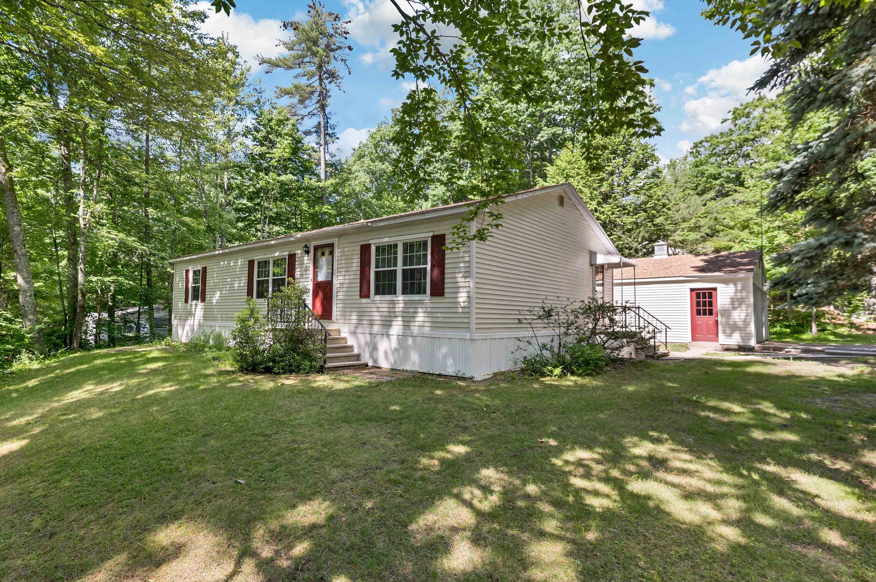 30 Birch Hl Est Rd, Tuftonboro NH  03894-4808 exterior