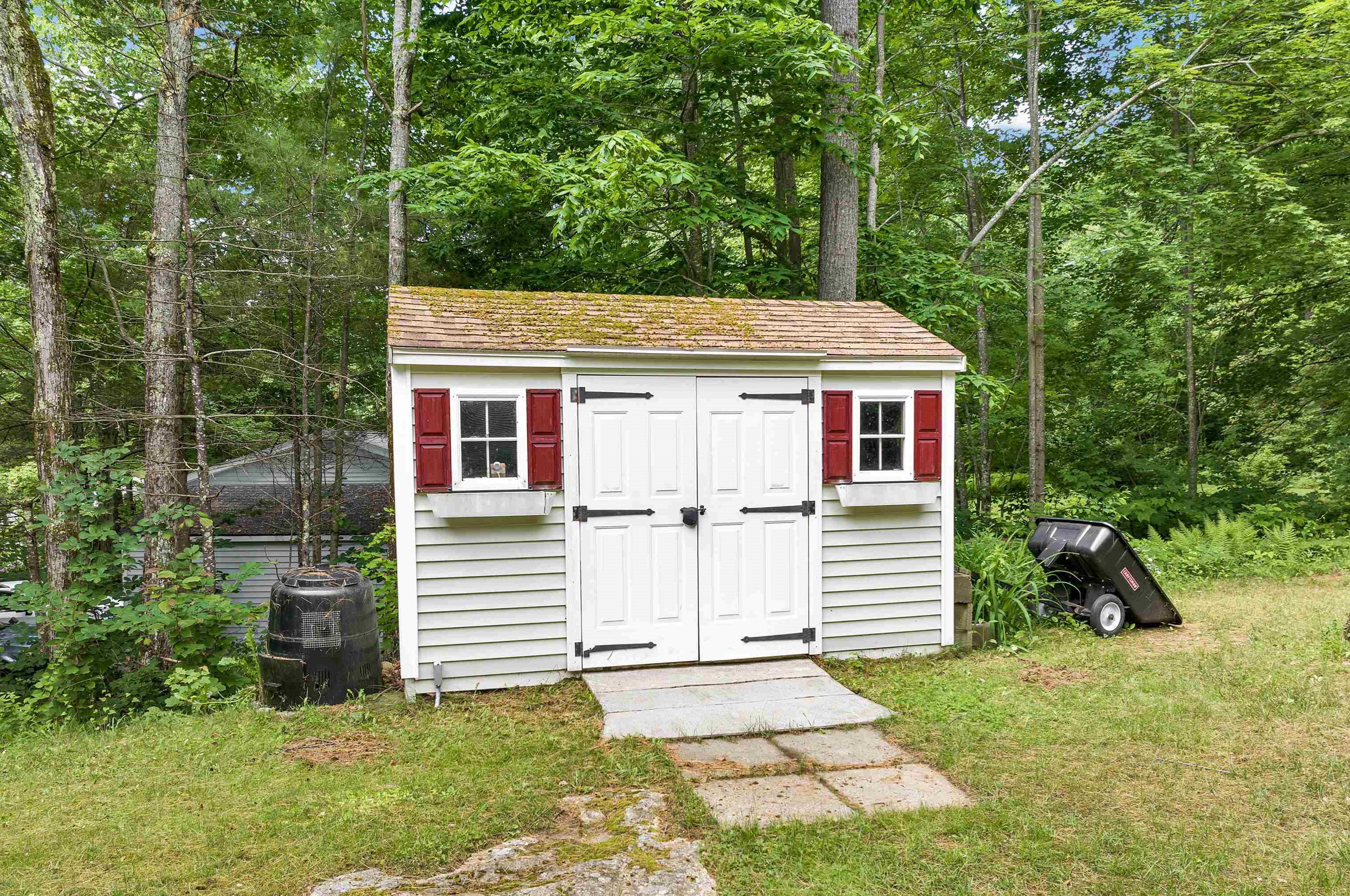 30 Birch Hl Est Rd, Tuftonboro NH  03894-4808 exterior