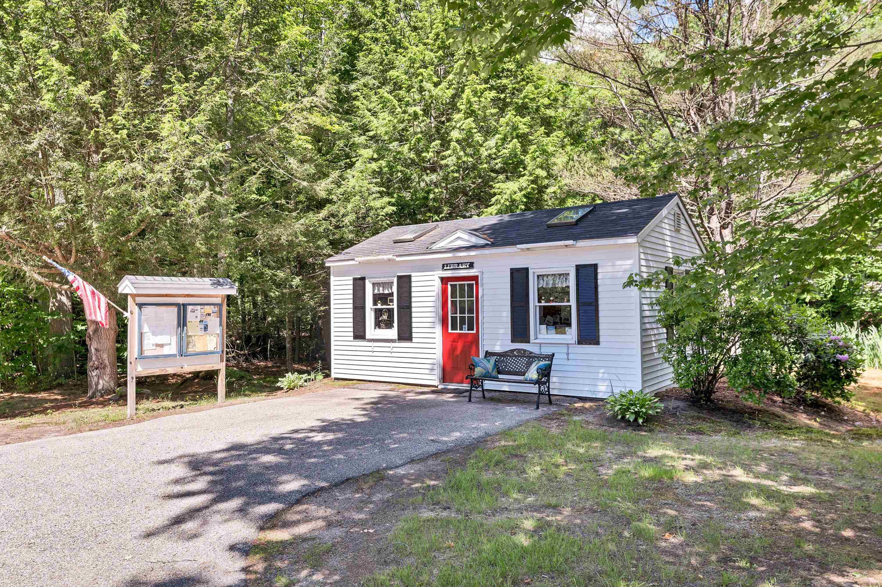 30 Birch Hl Est Rd, Tuftonboro NH  03894-4808 exterior