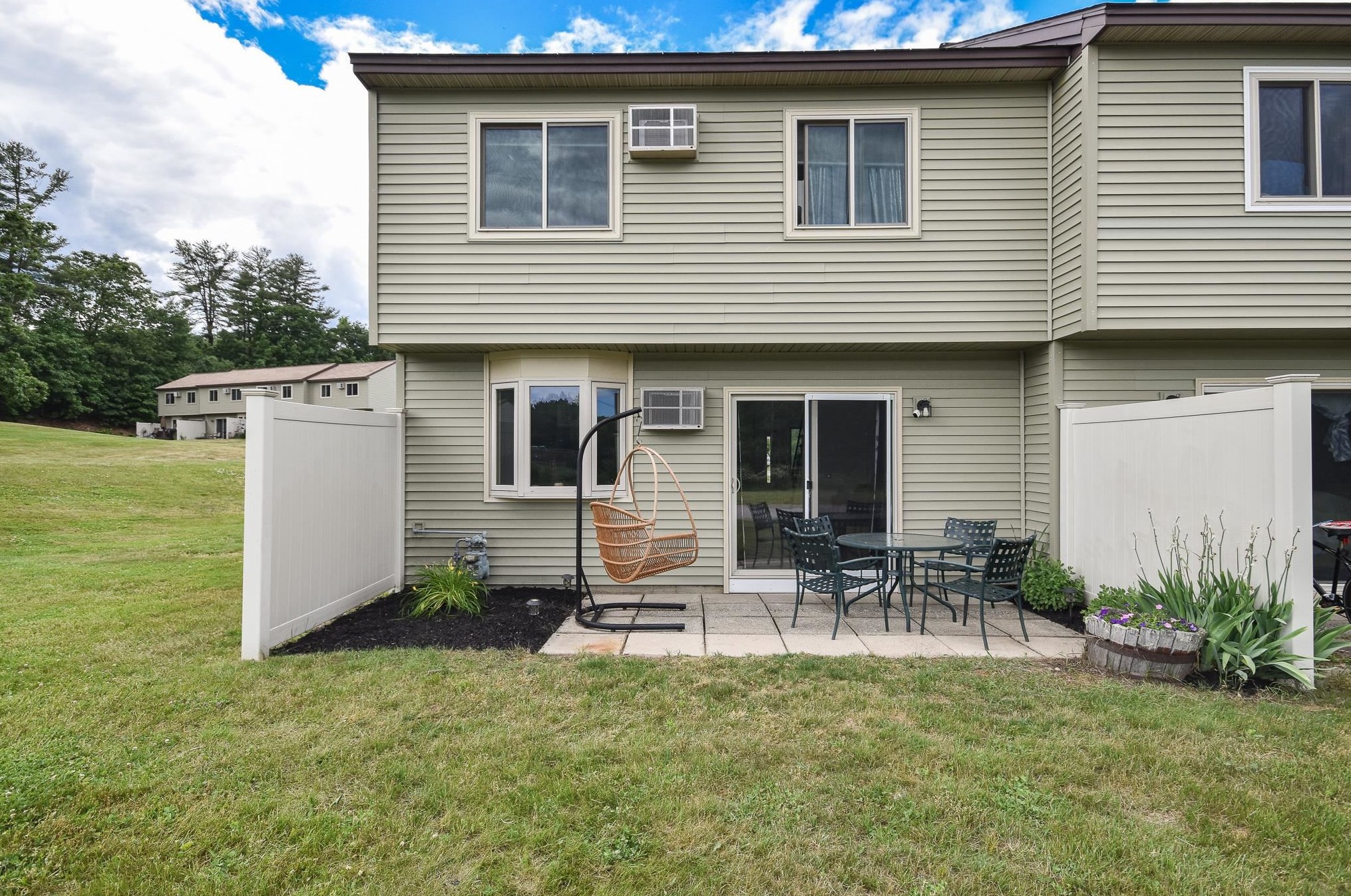 1 Tideview Dr, Dover NH  03820-4575 exterior