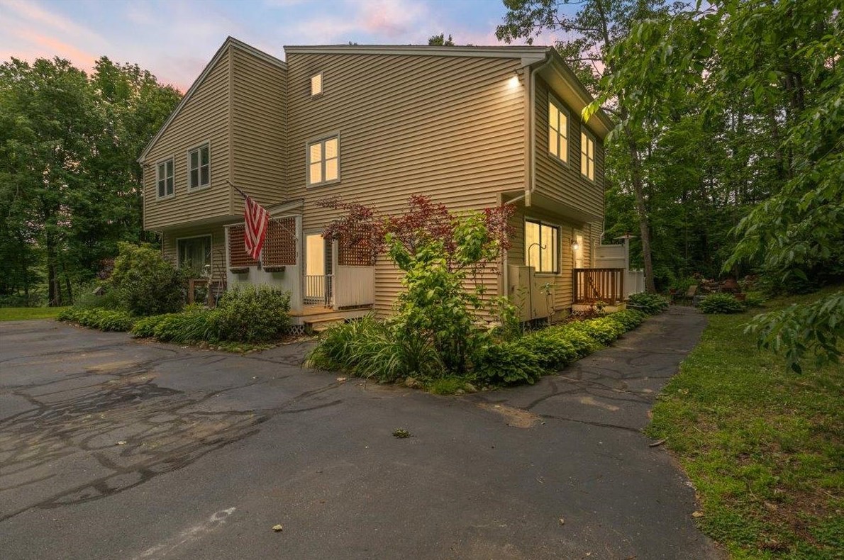 160 Route 27, Raymond NH  03077-1221 exterior