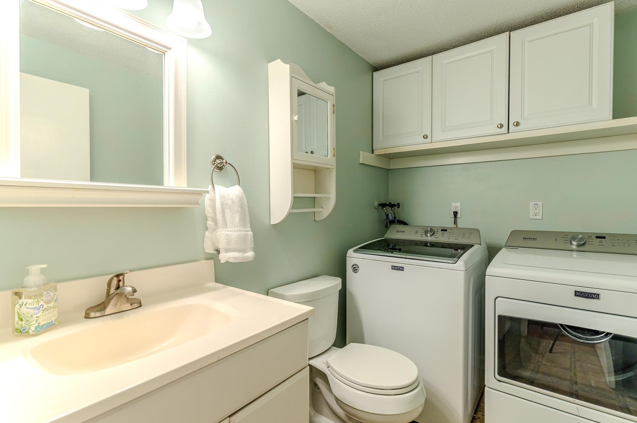 40 Sentry Way, Merrimack NH 03054-4407 exterior