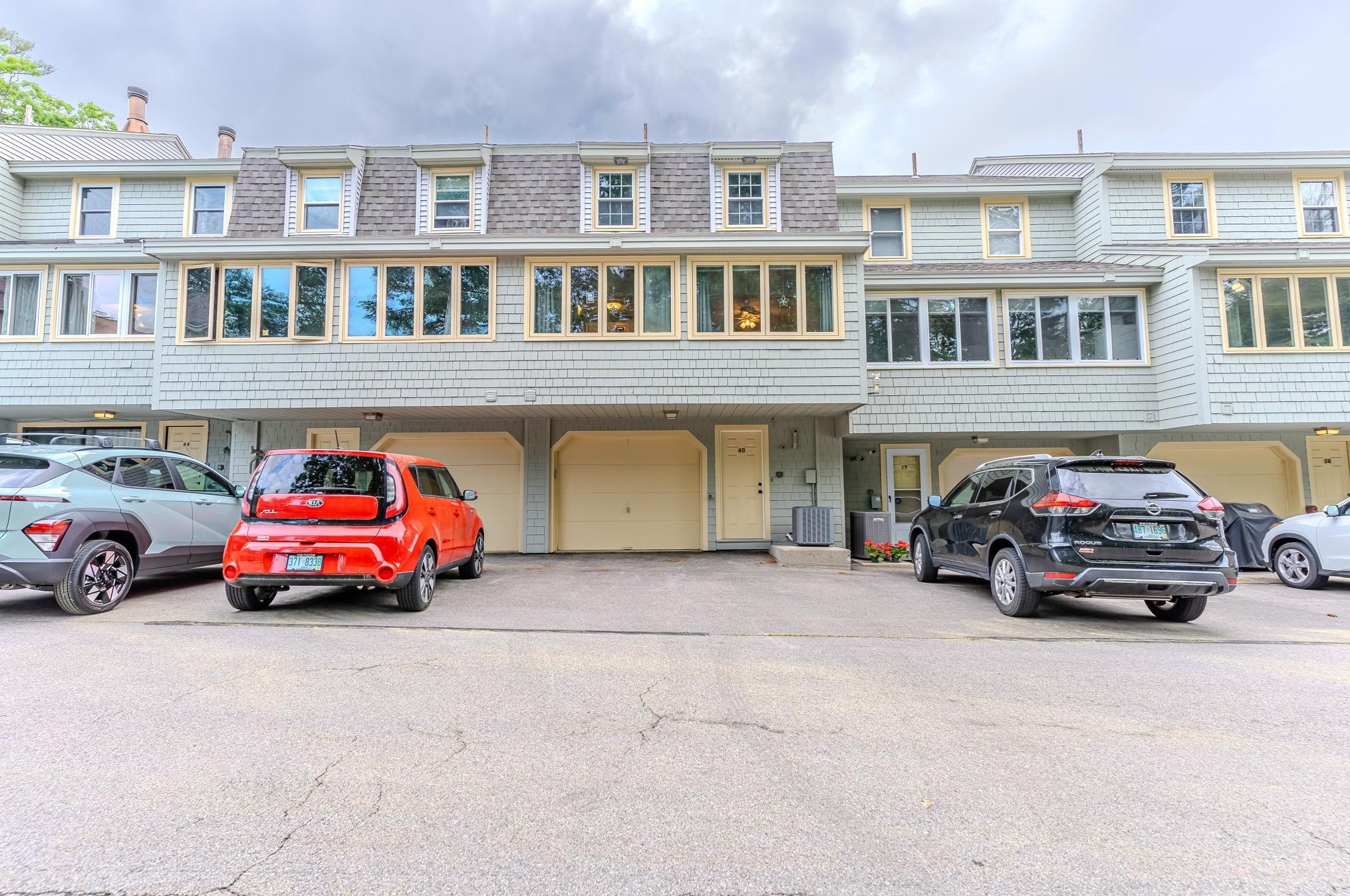 40 Sentry Way, Merrimack NH 03054-4407 exterior