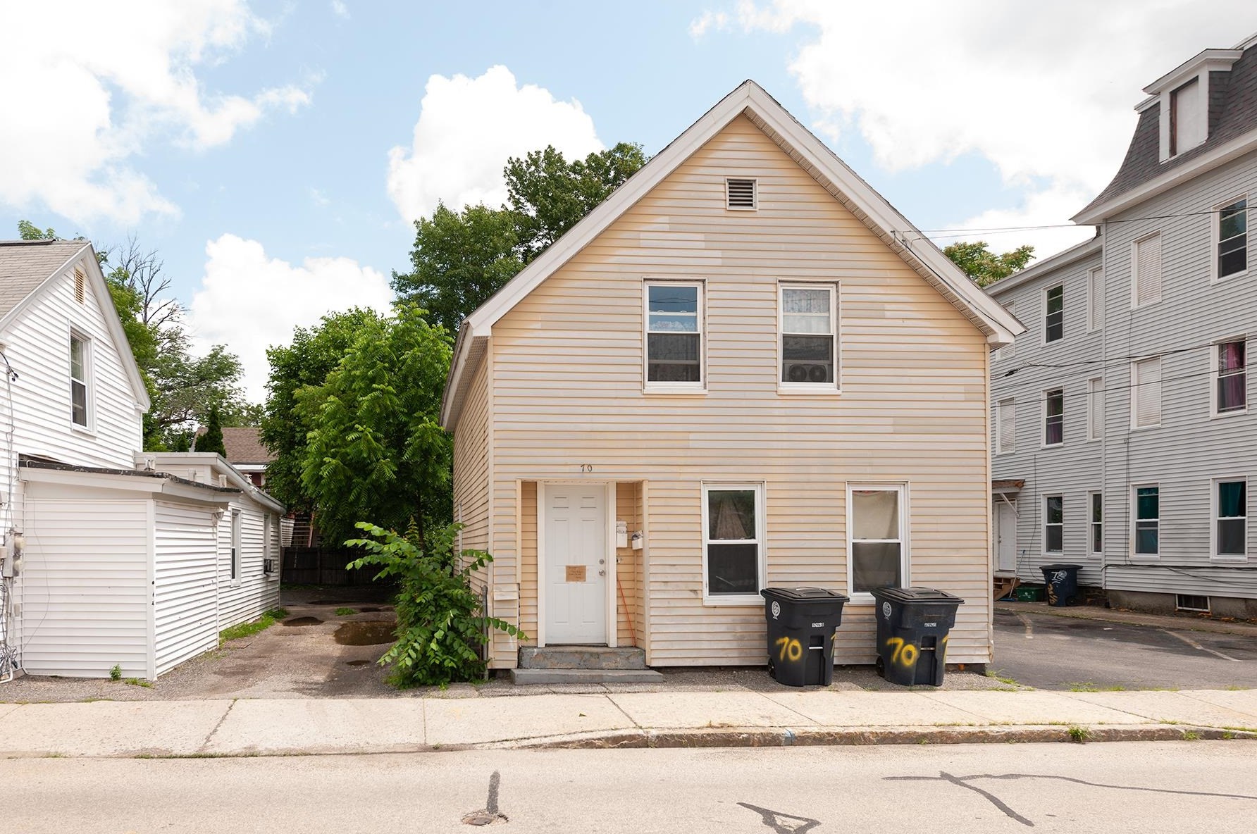 70 Chestnut St, Nashua, NH 03060-3835