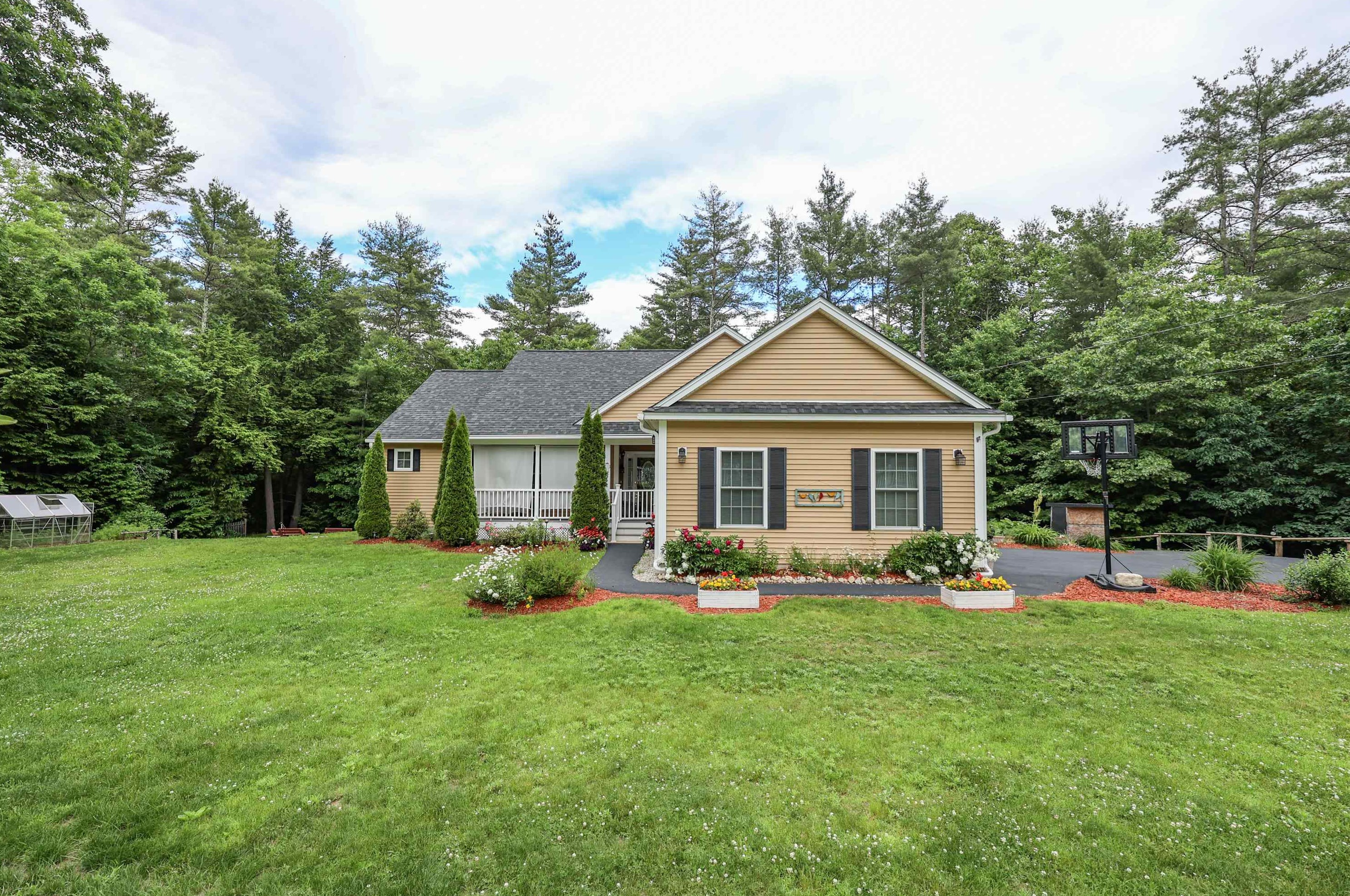 5 Ames Rd, Brookline, NH 03033-2303