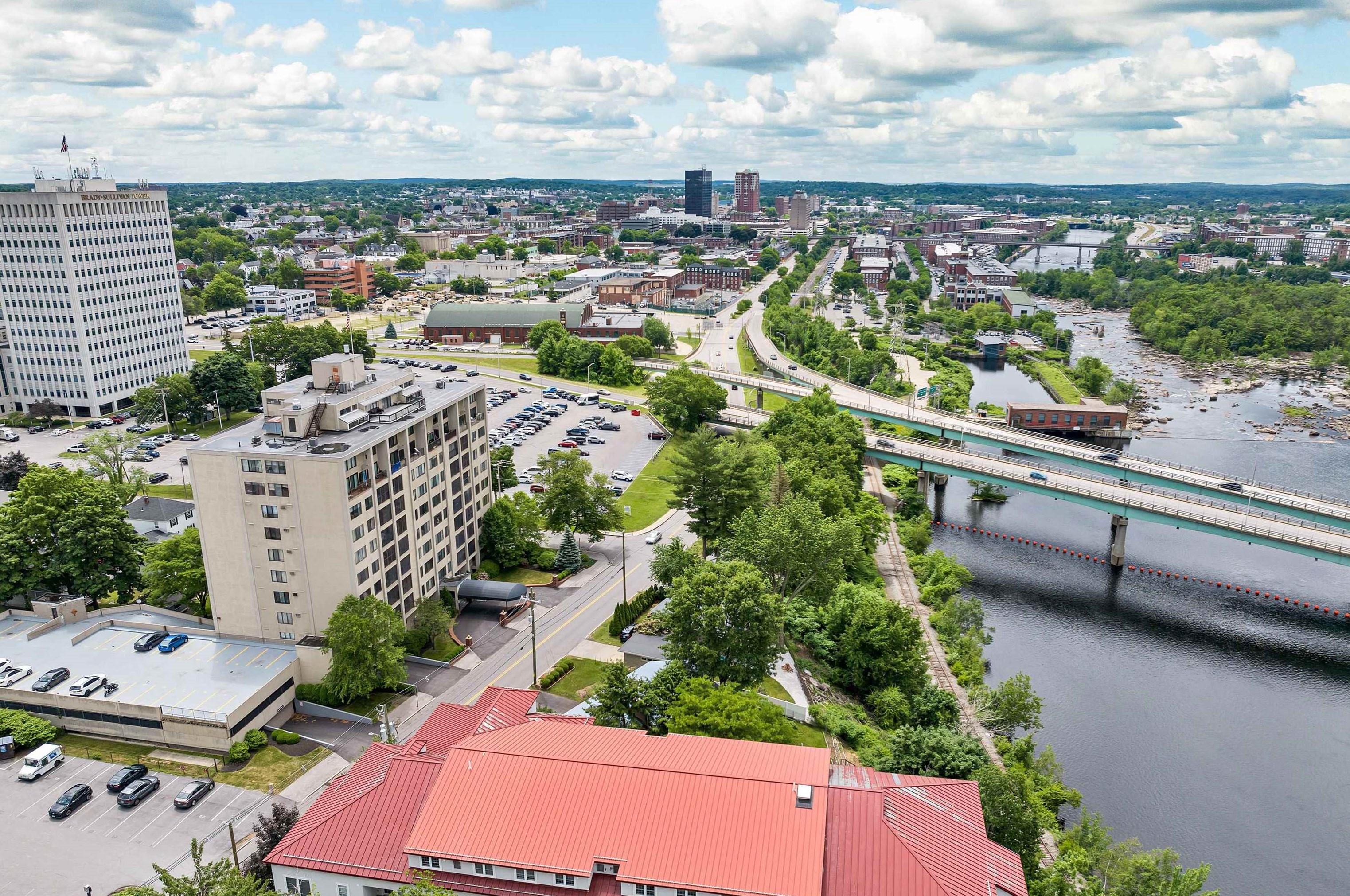 55 River Rd, Manchester NH 03106-2624 exterior