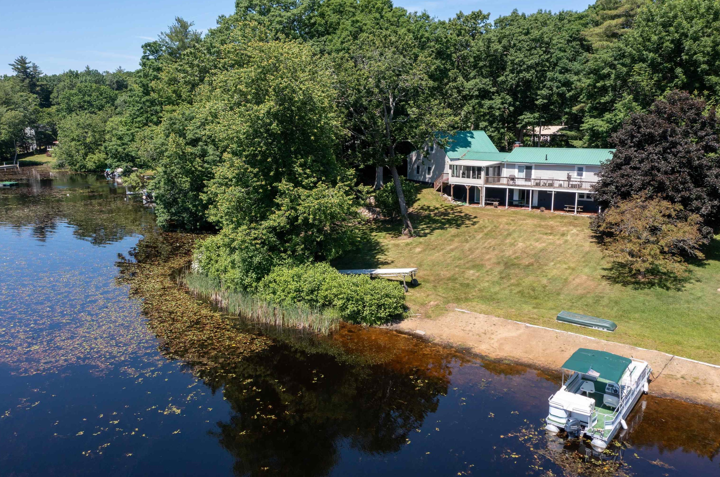 18 Holts Point Rd, Sandown, NH 03873-2516
