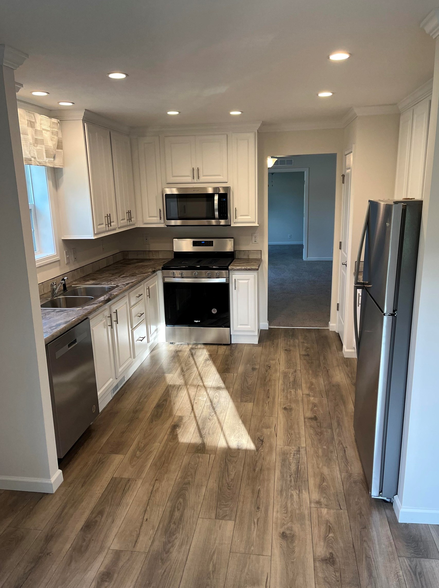 16 Mast Rd, Lee, NH 03861