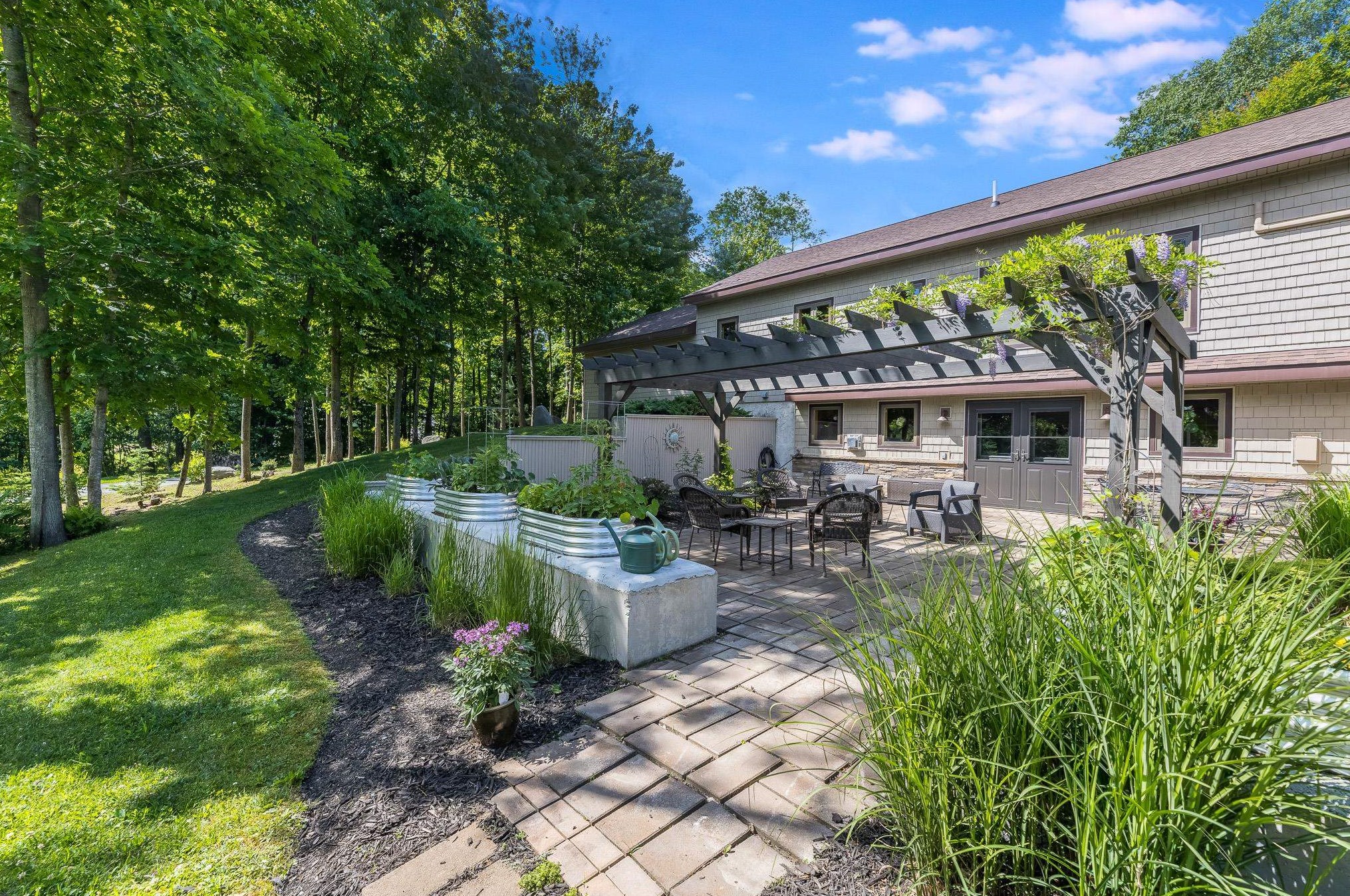 15 Glen Rd, Enfield, NH 03748