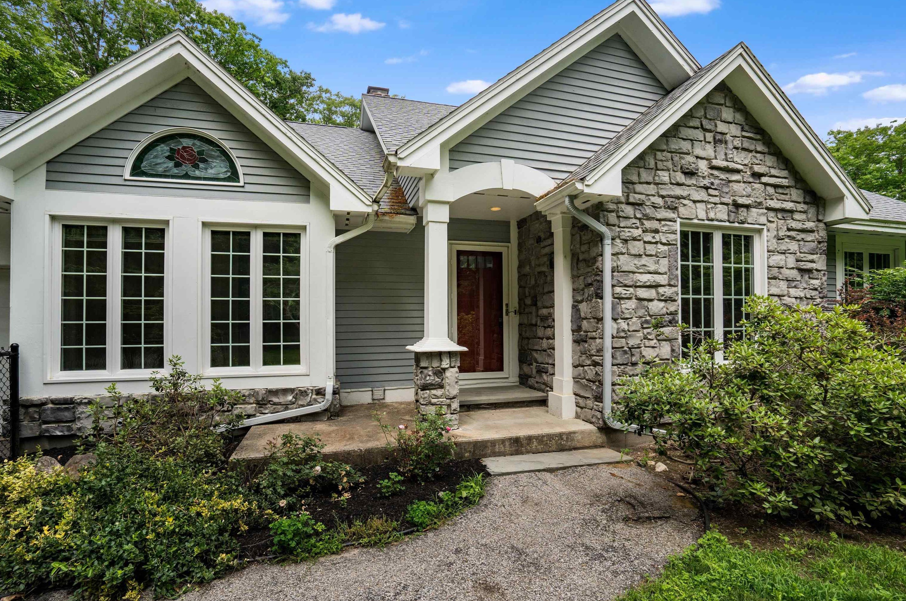 88 Craney Hill Rd, Weare, NH 03281
