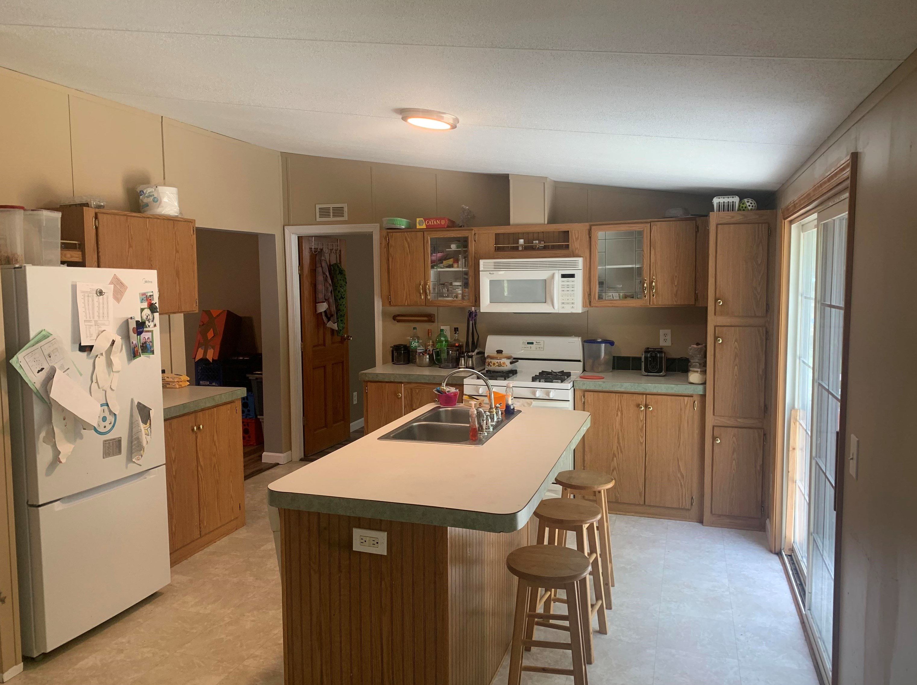 1 Jordan Ct, Danville, NH 03819