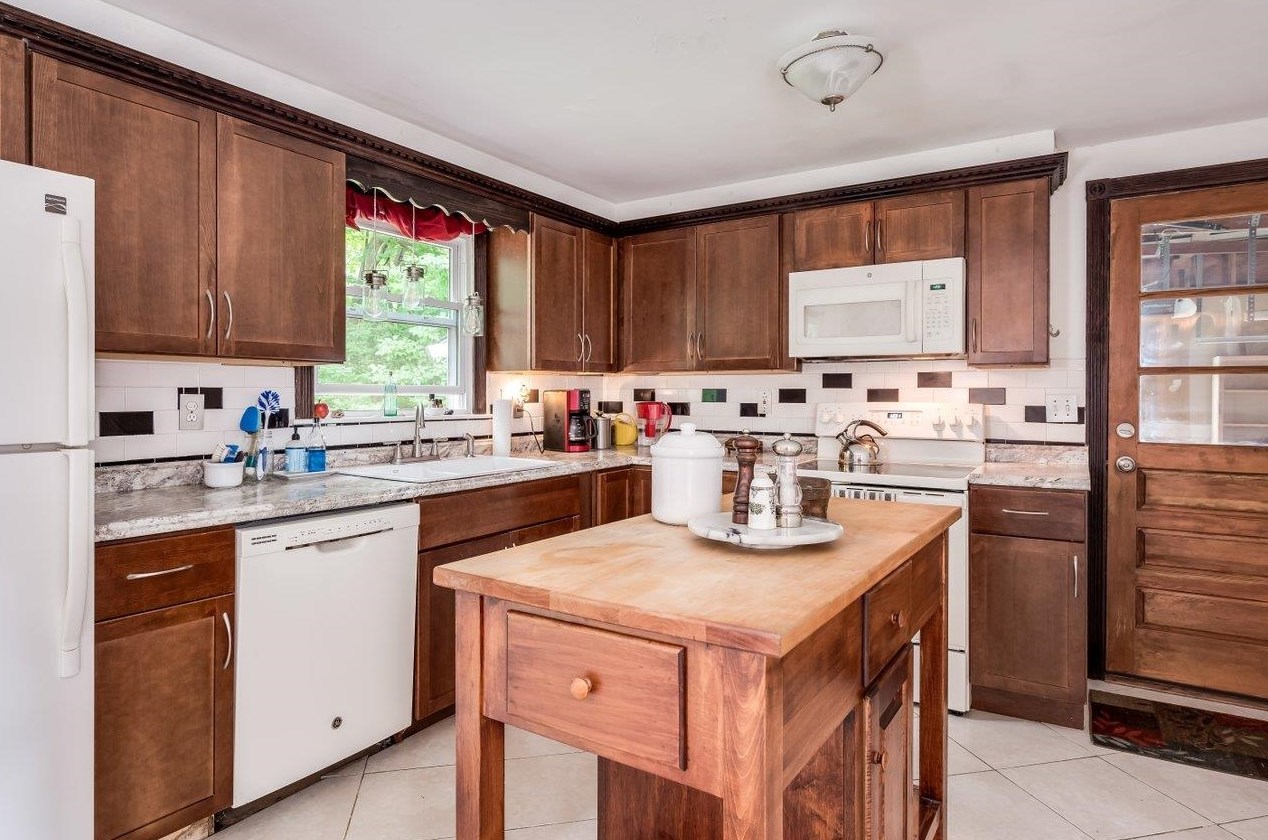 11 Strafford Rd, Dover, NH 03820