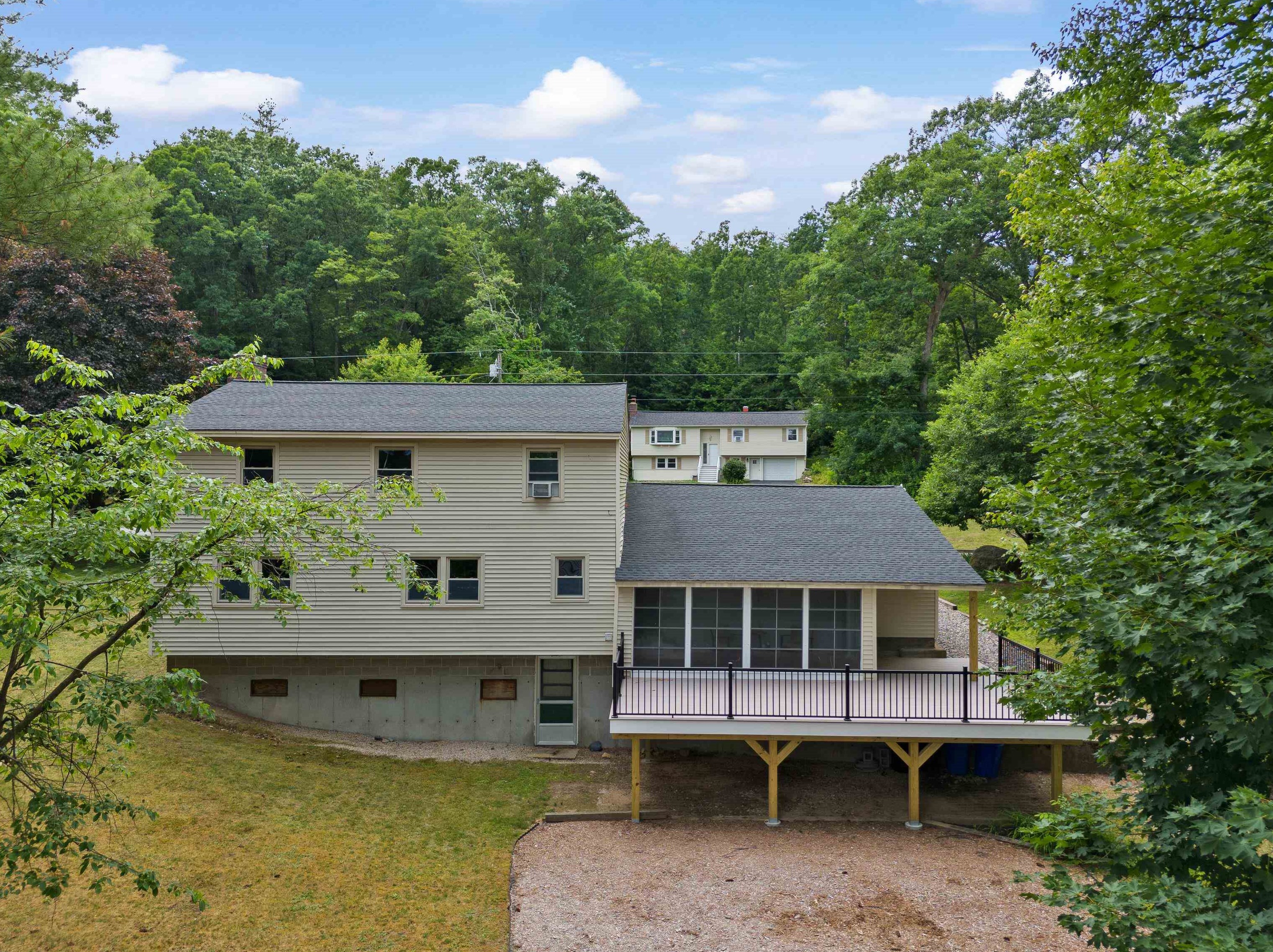 29 Jo Ellen Dr, Merrimack NH  03054-3944 exterior