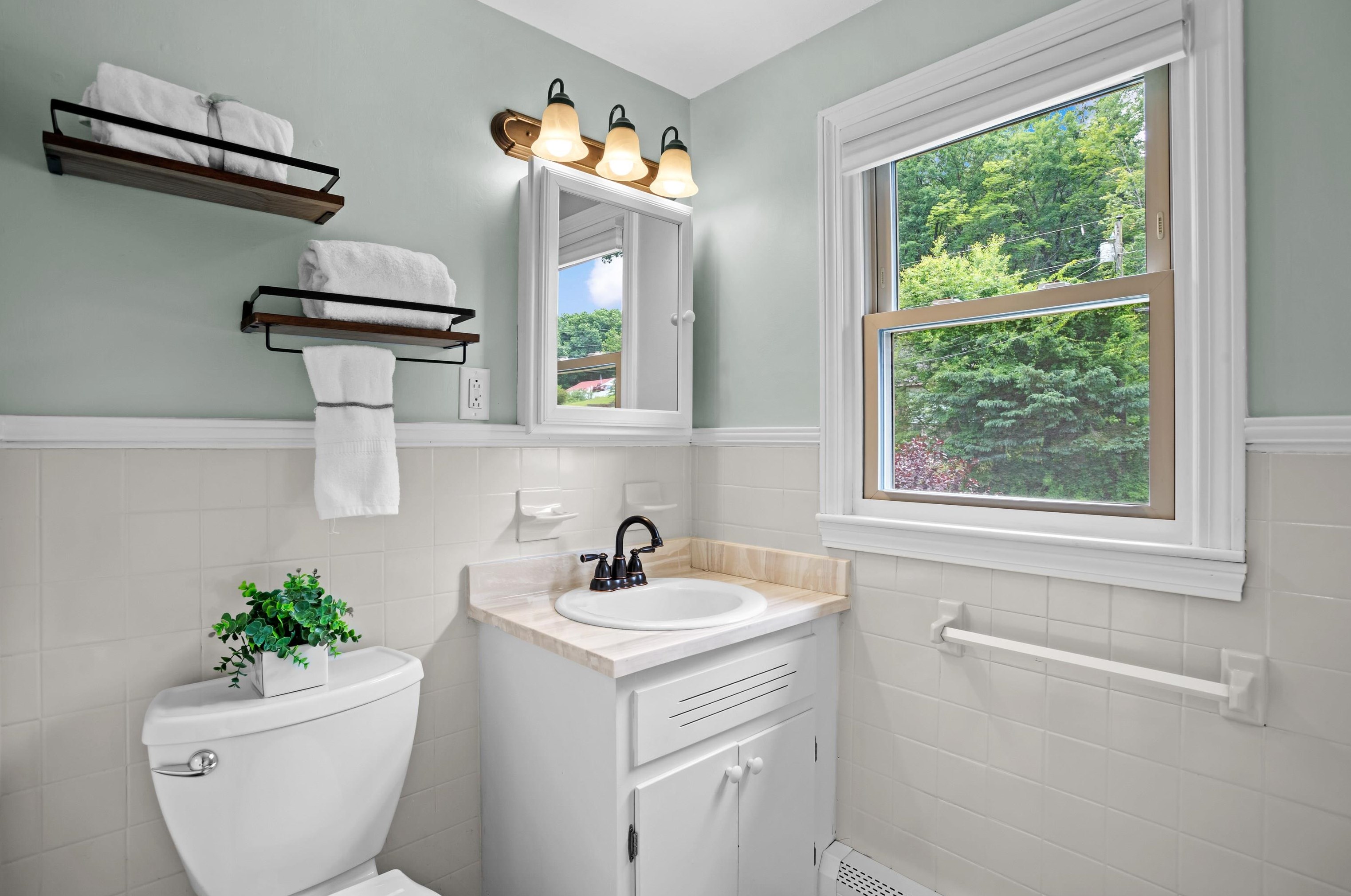 29 Jo Ellen Dr, Merrimack NH  03054-3944 exterior