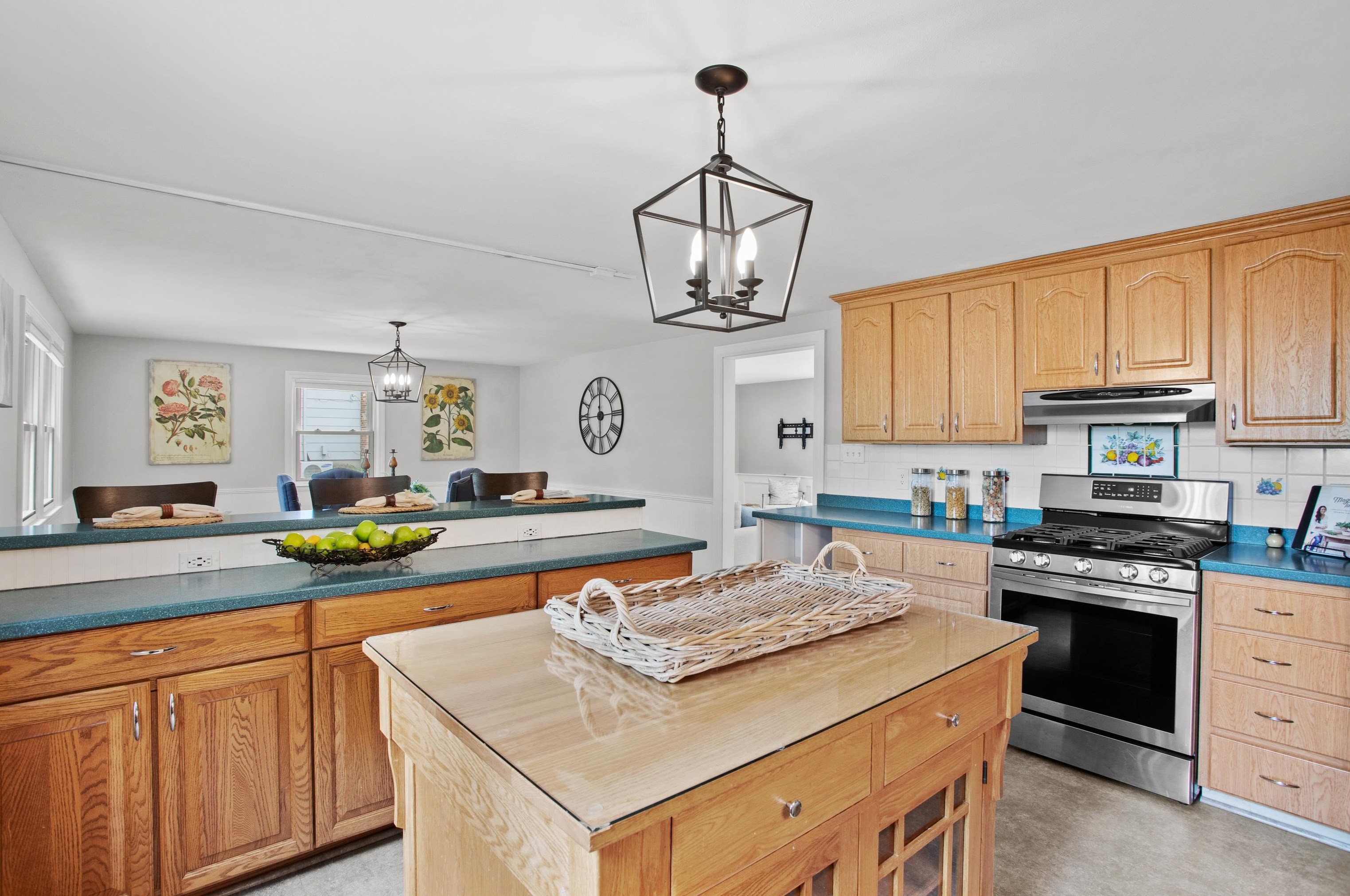 29 Jo Ellen Dr, Merrimack NH  03054-3944 exterior