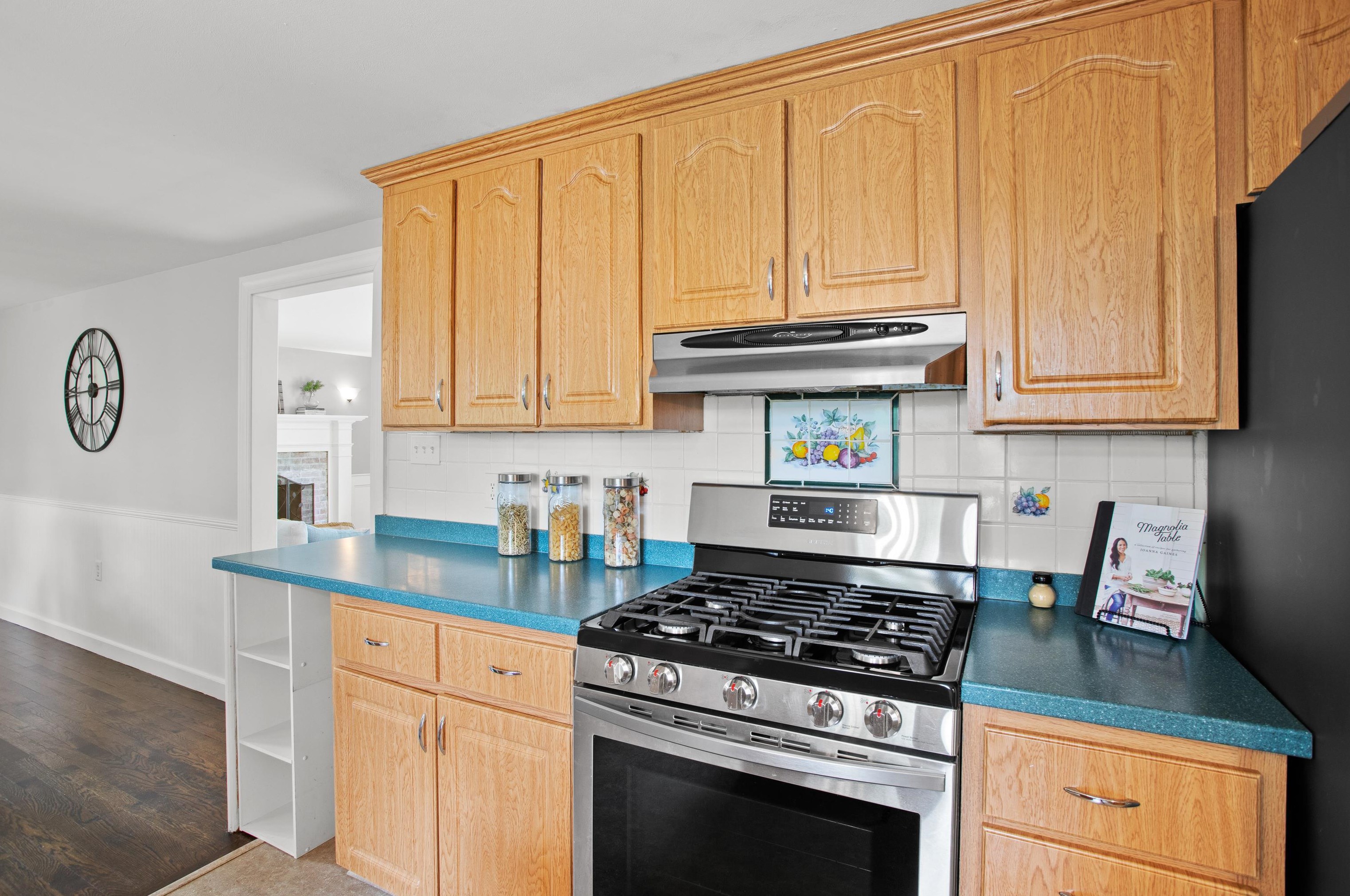 29 Jo Ellen Dr, Merrimack NH  03054-3944 exterior