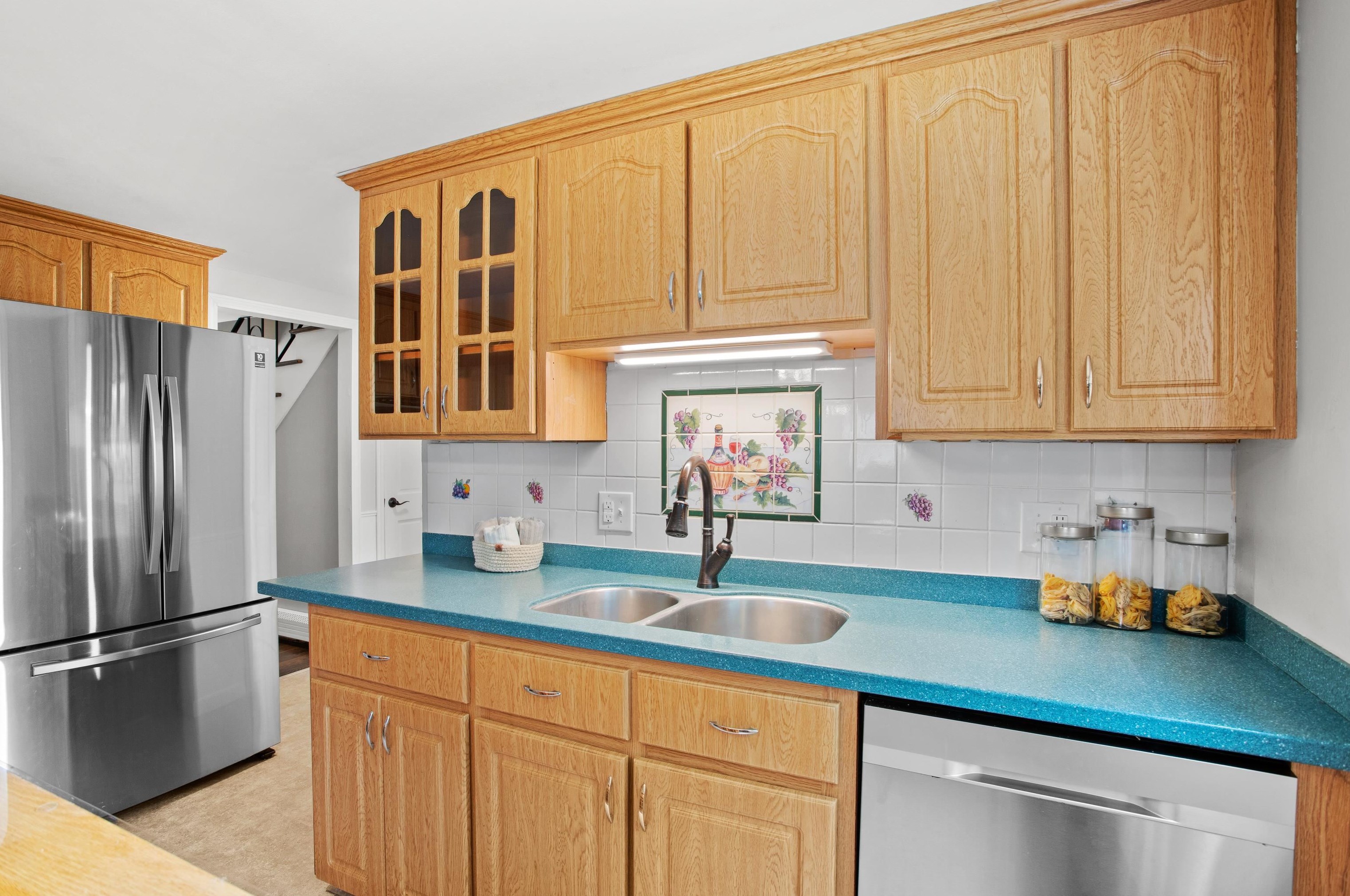 29 Jo Ellen Dr, Merrimack NH  03054-3944 exterior