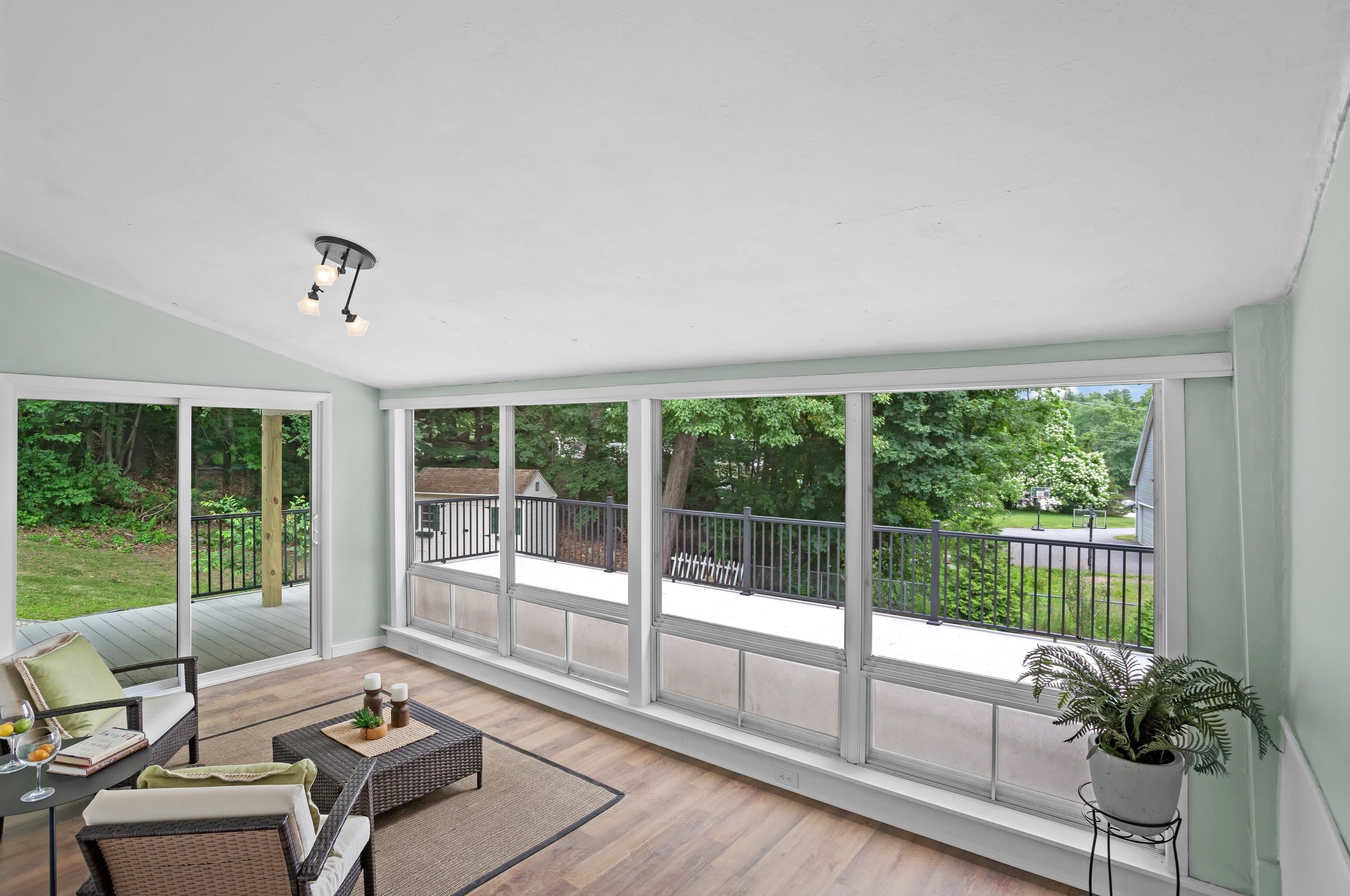 29 Jo Ellen Dr, Merrimack NH  03054-3944 exterior