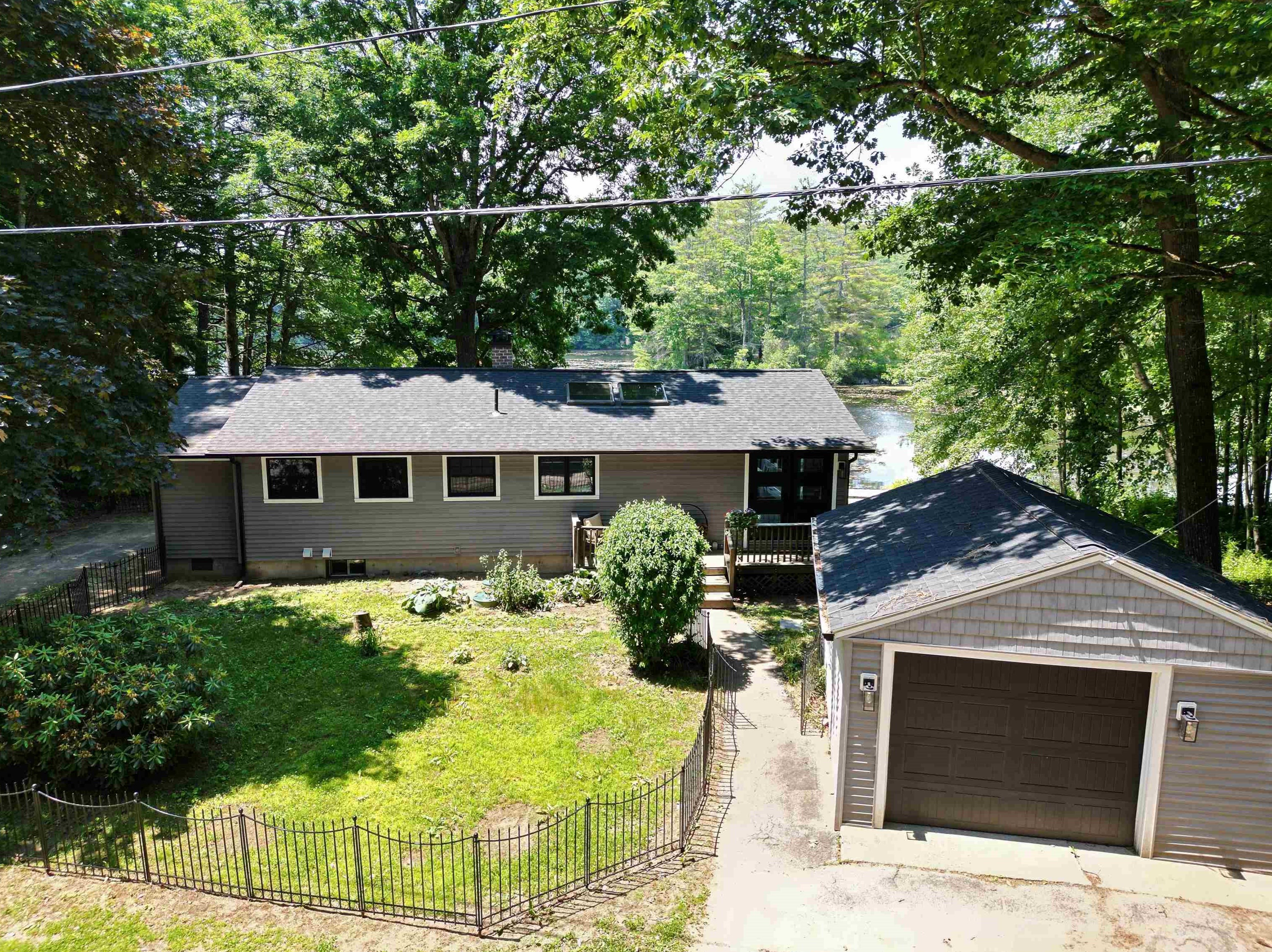 103 New Hampshire Dr, Concord NH  03303-7920 exterior