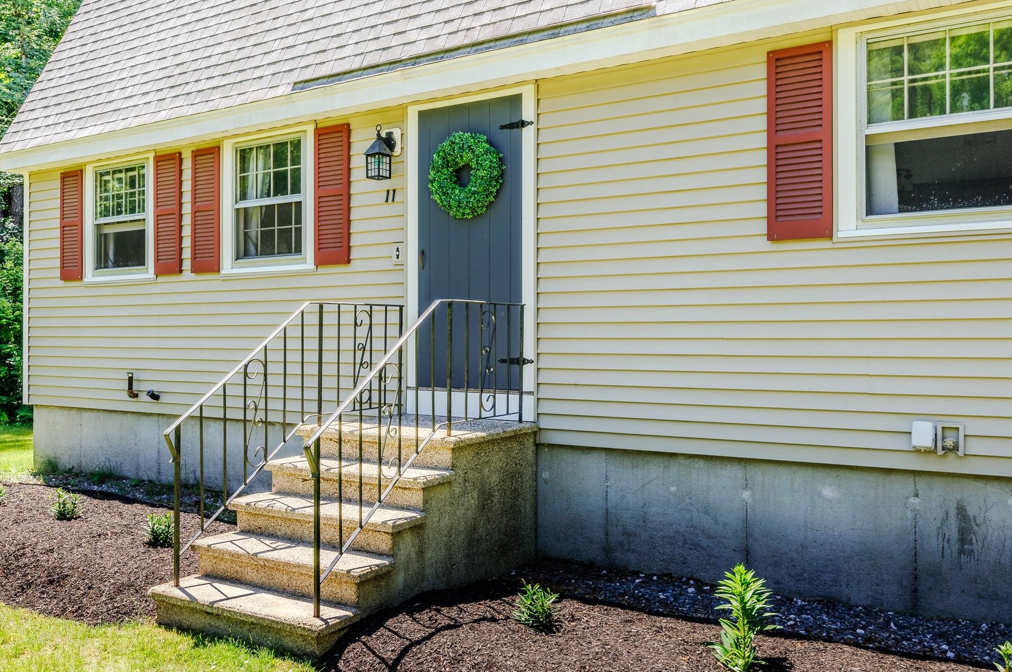 11 Hickory Dr, Amherst, NH 03031