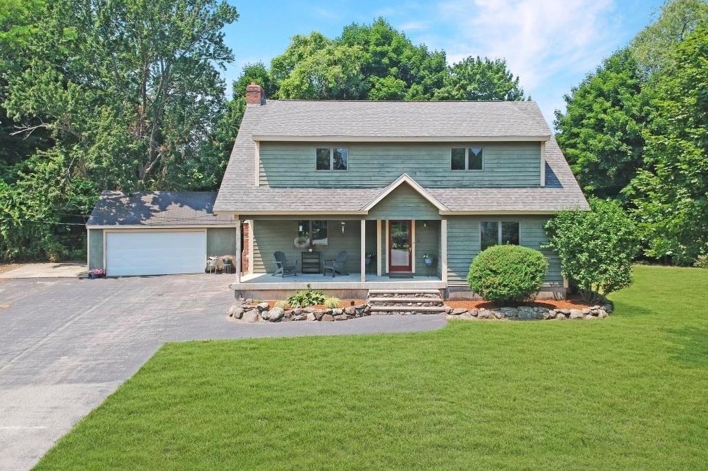16 Lois Ln, Salem, NH 03079