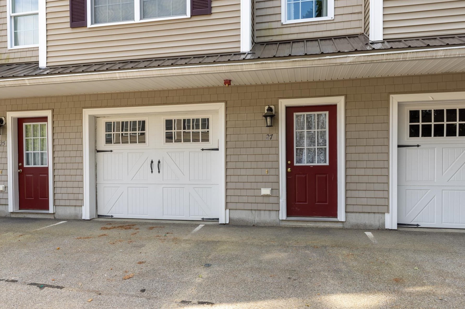 27 Townsend Dr, Dover, NH 03820