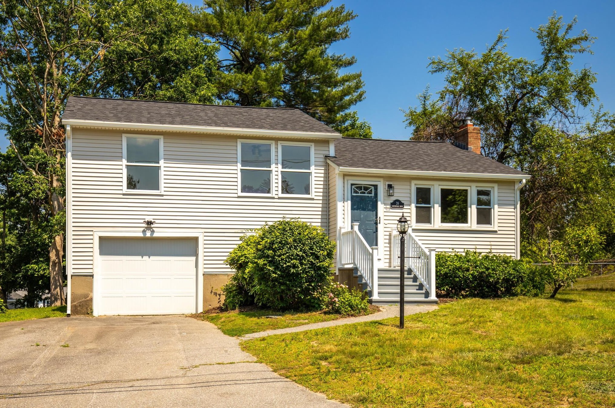 26 Centerville Dr, Salem, NH 03079