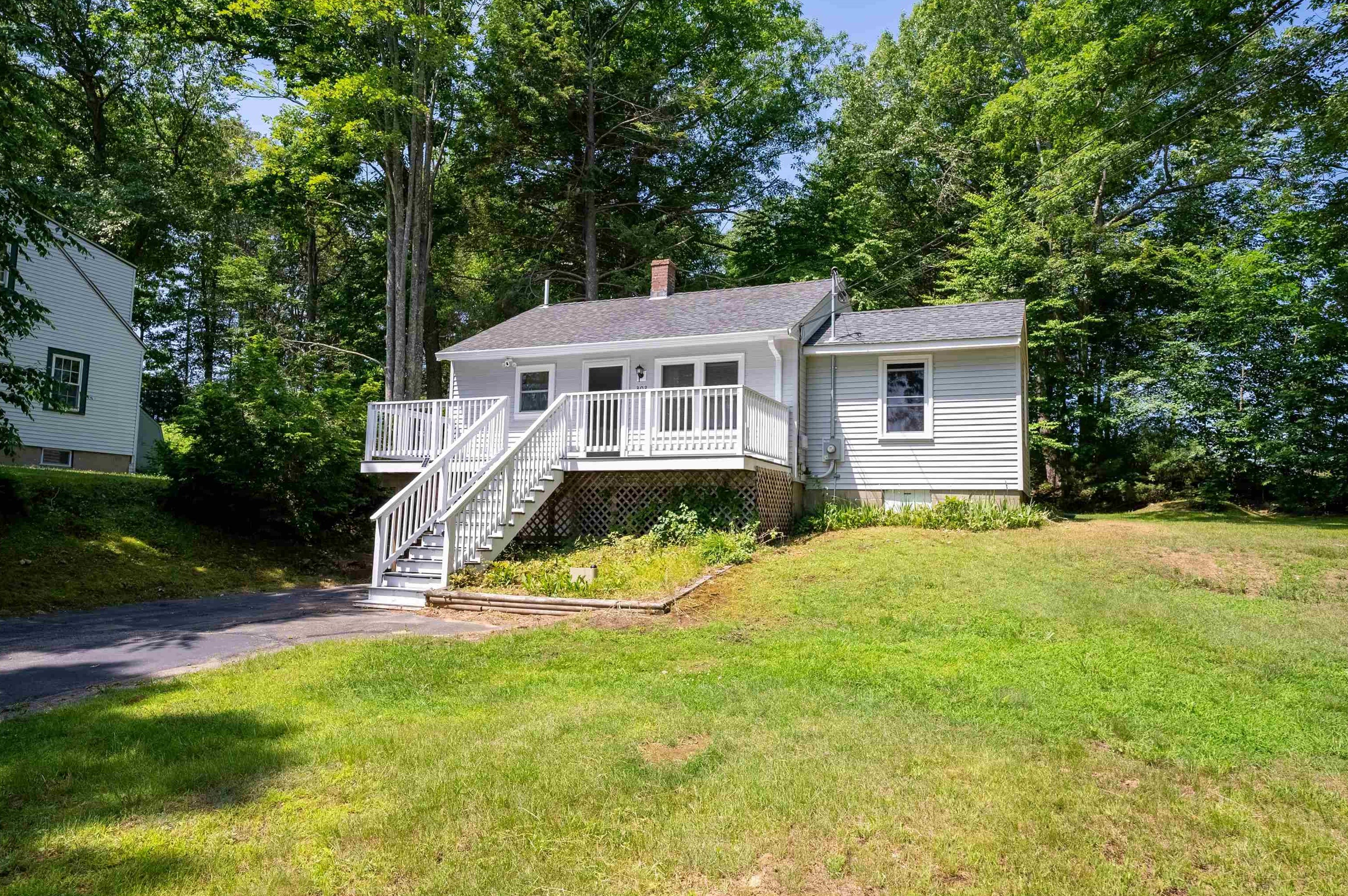 303 Green St, Somersworth, NH 03878-1605
