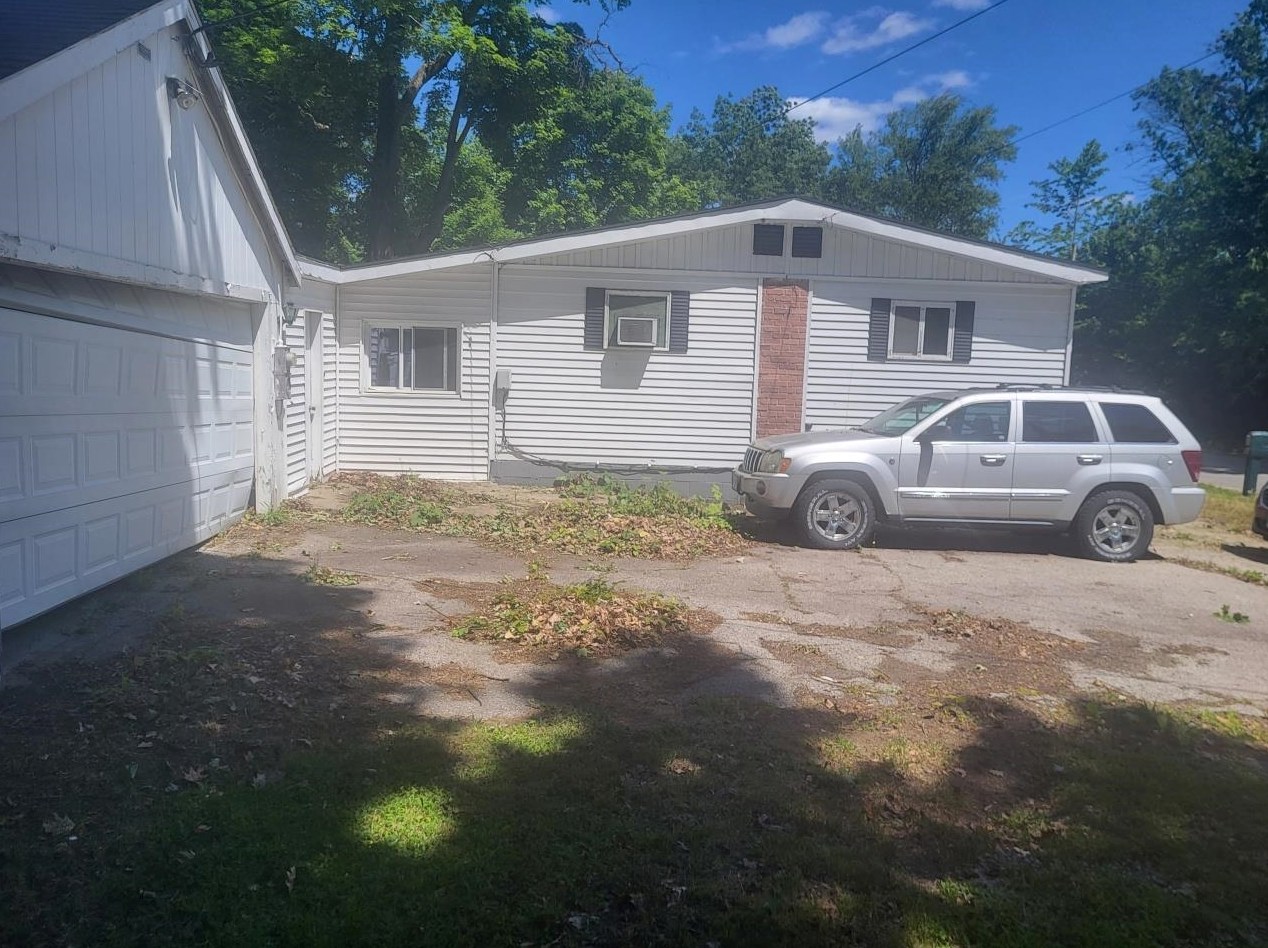 18 Lary St, Shelburne, NH 03581