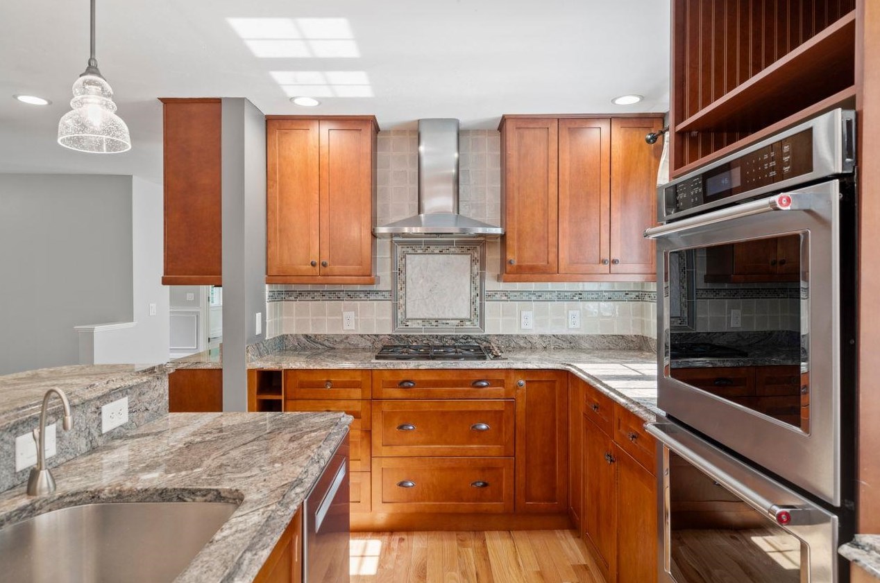 23 Merrymeeting Dr, Merrimack NH  03054-2934 exterior