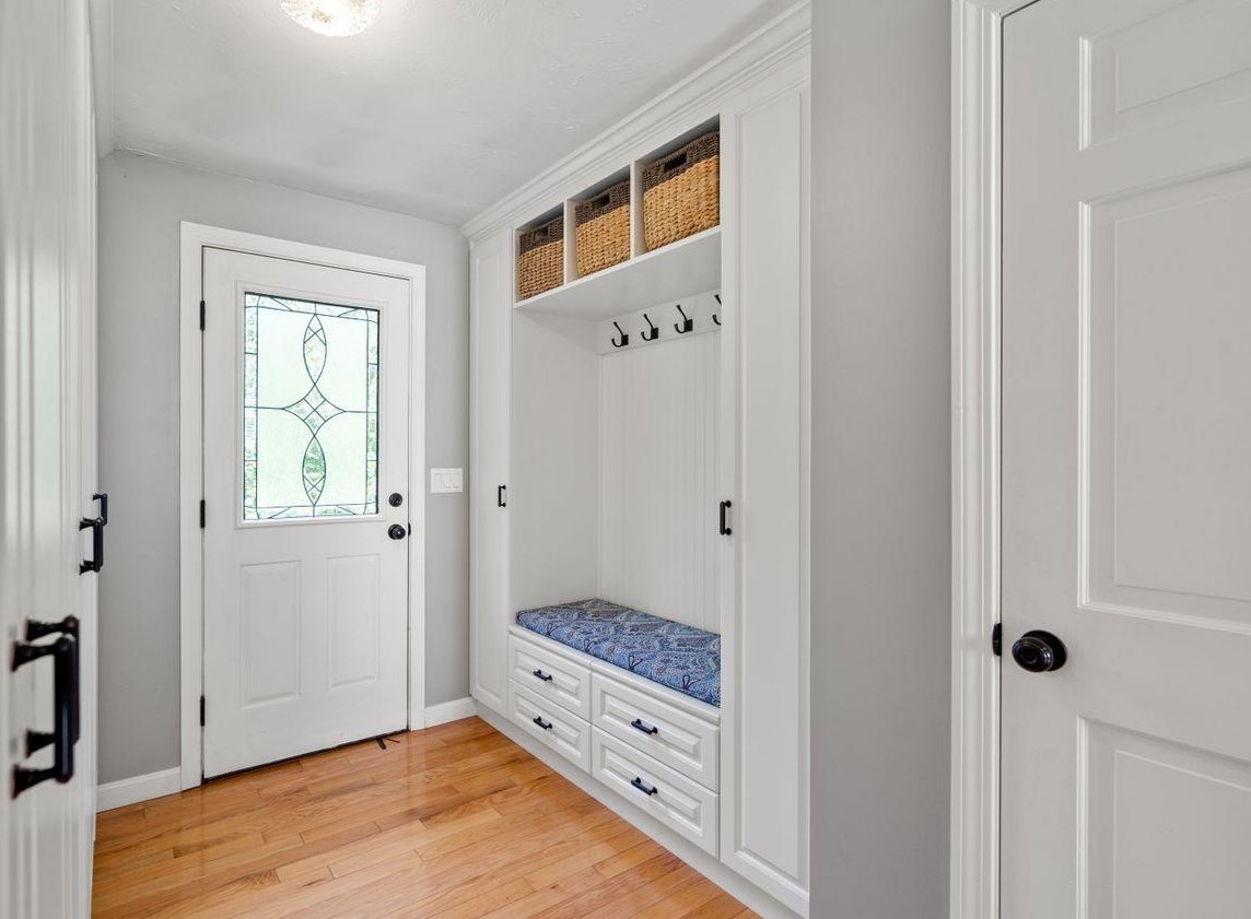 23 Merrymeeting Dr, Merrimack NH  03054-2934 exterior