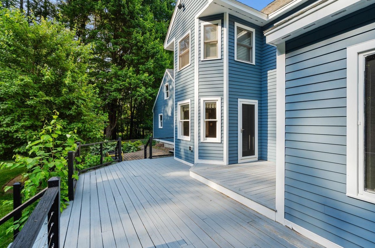 23 Merrymeeting Dr, Merrimack NH  03054-2934 exterior