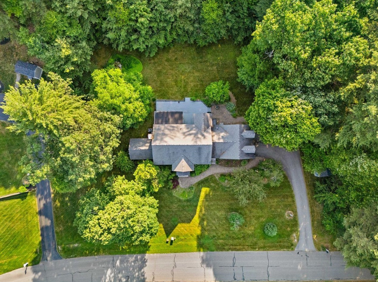 23 Merrymeeting Dr, Merrimack NH  03054-2934 exterior