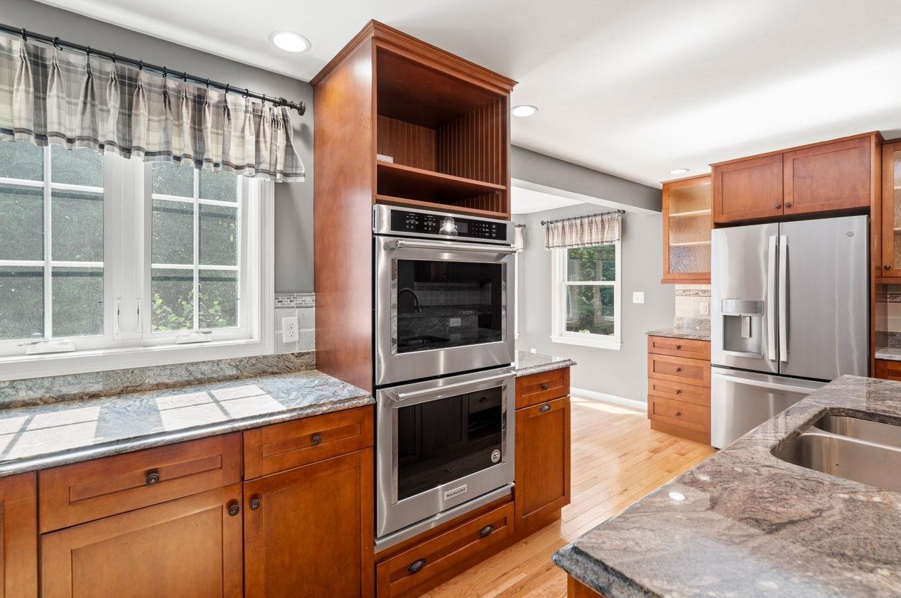 23 Merrymeeting Dr, Merrimack NH  03054-2934 exterior