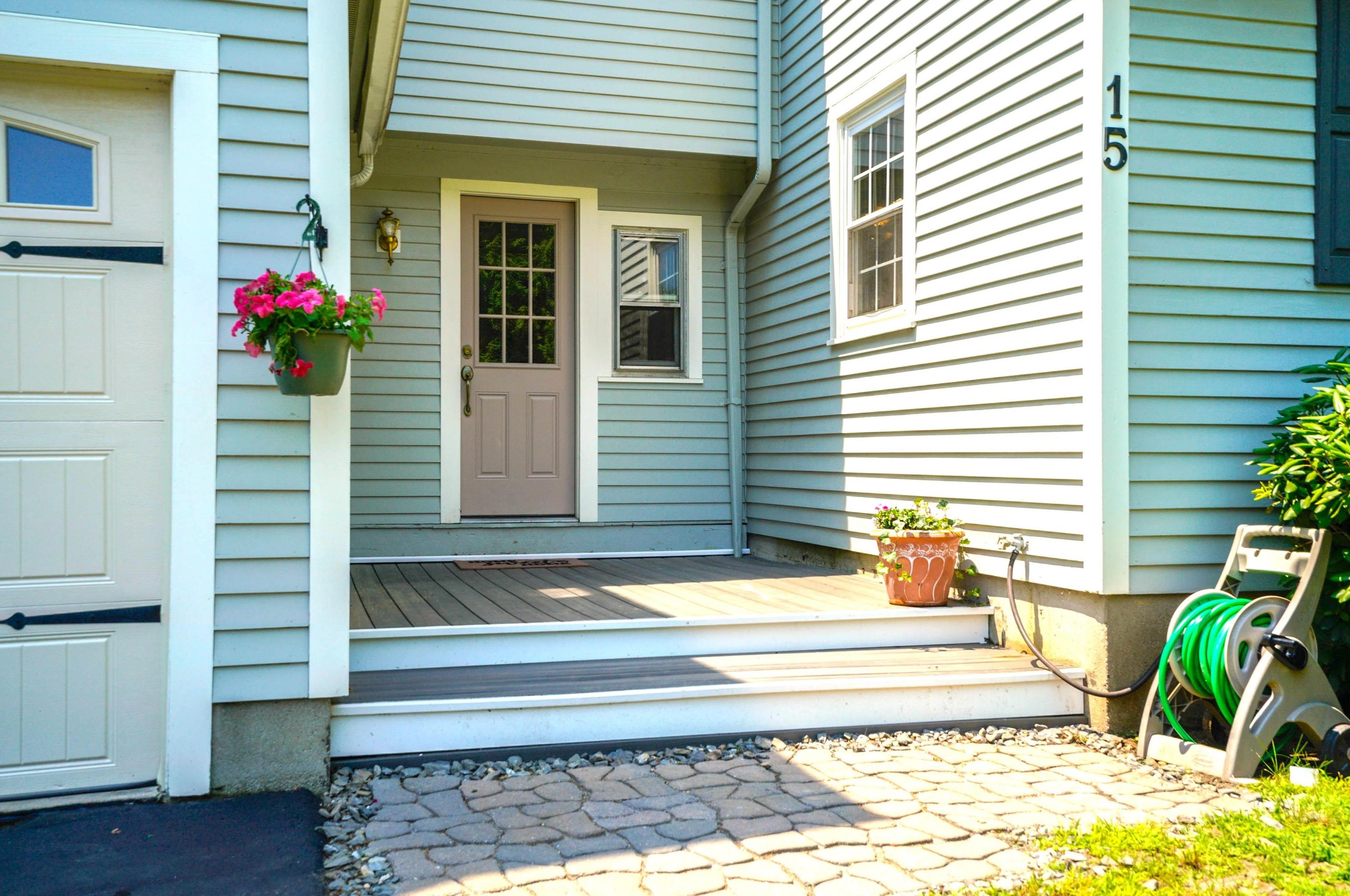 15 Douglas Dr, Amherst, NH 03031