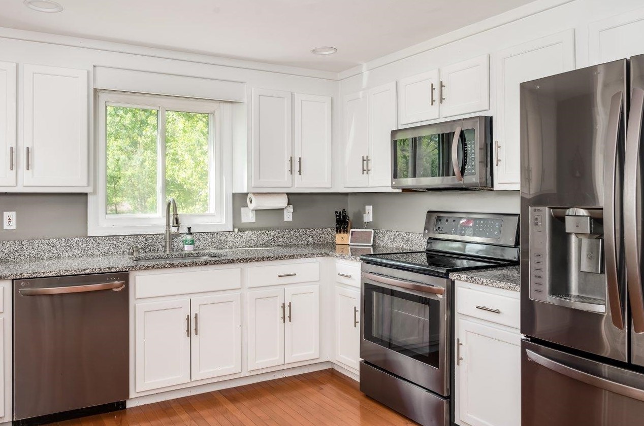 6 Shannon Way, Kensington, NH 03833