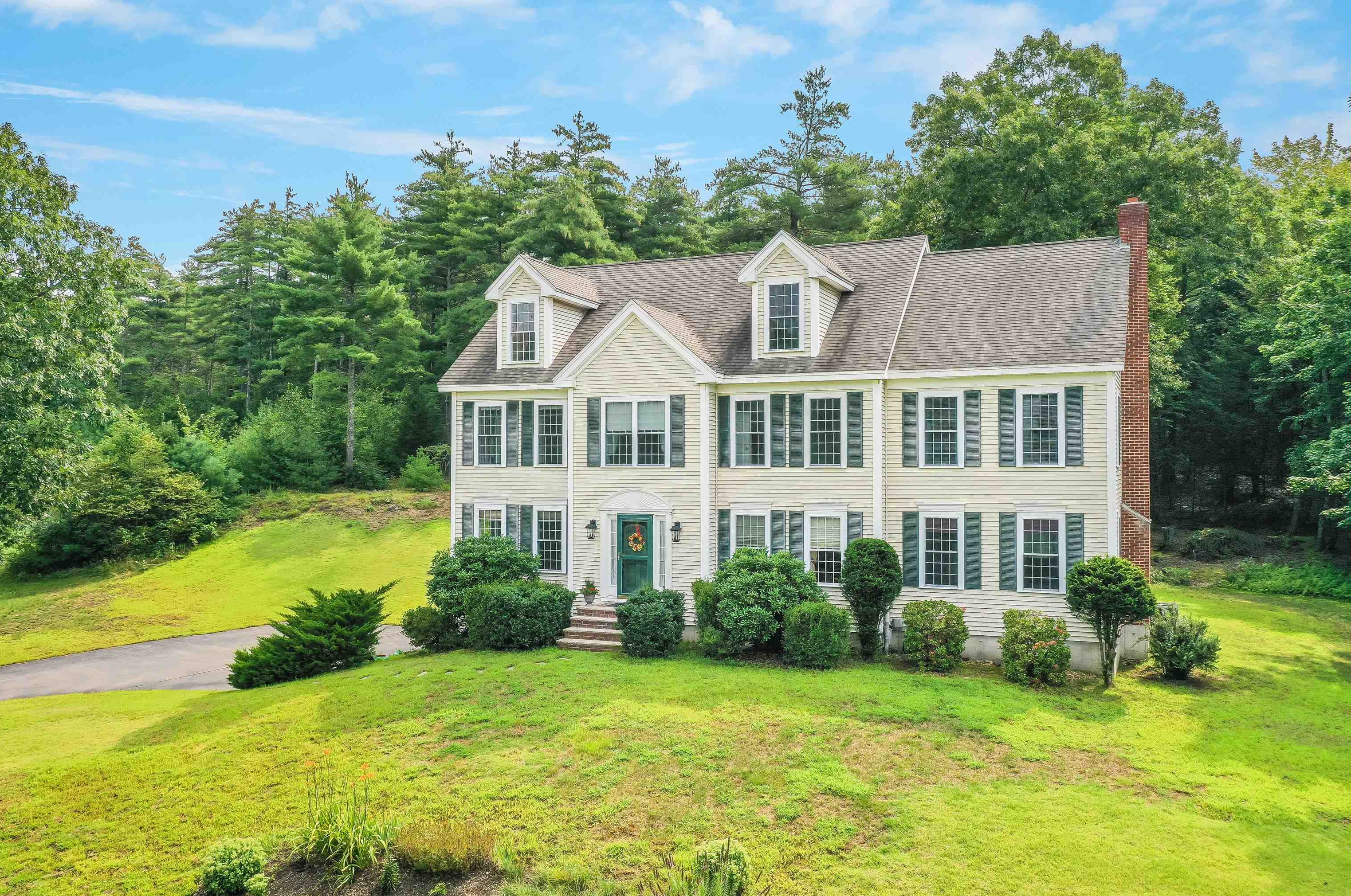 15 Thurston Dr, Lee, NH 03861