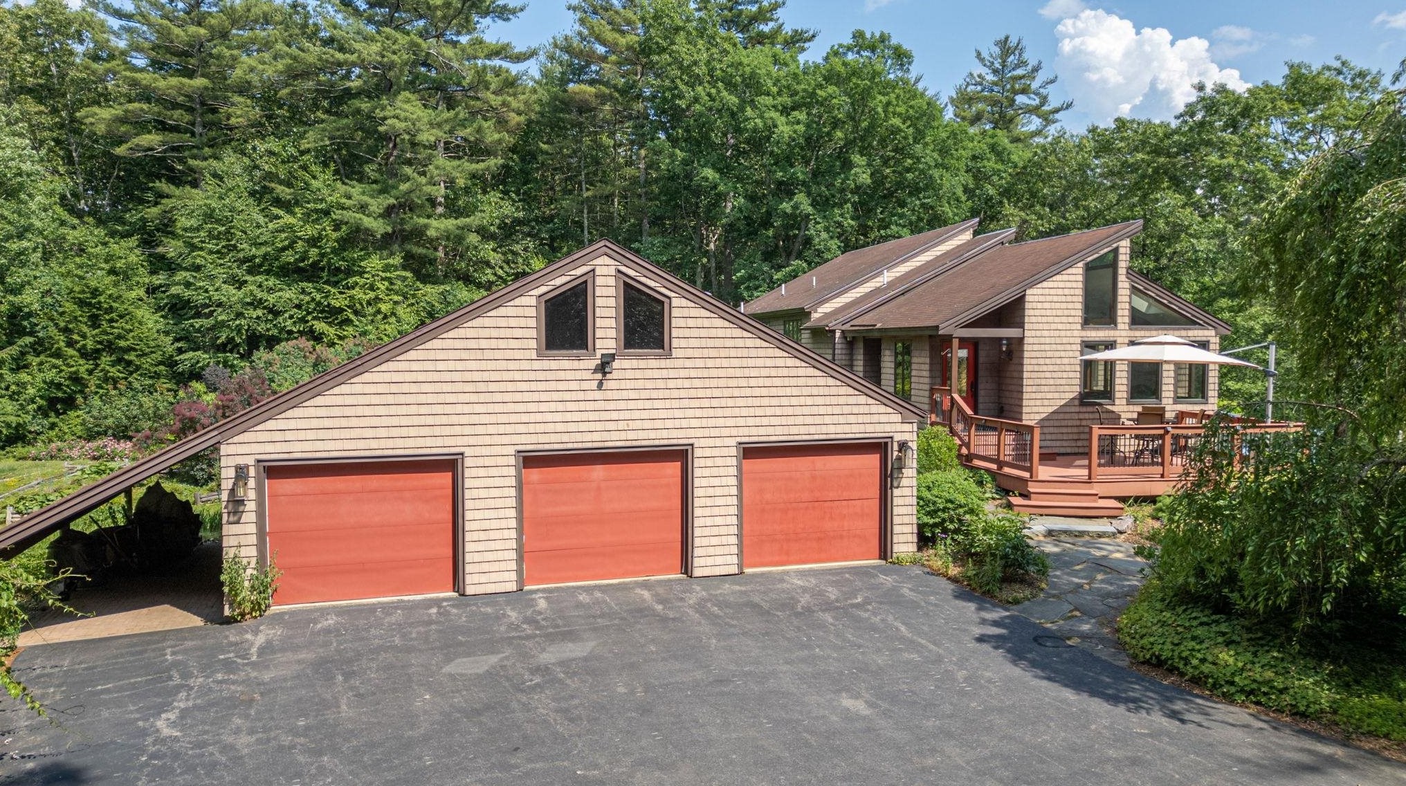 10 Phoenix Dr, Kingston, NH 03848