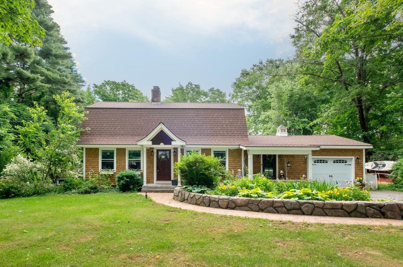 19 Thomas St, Rochester, NH 03867