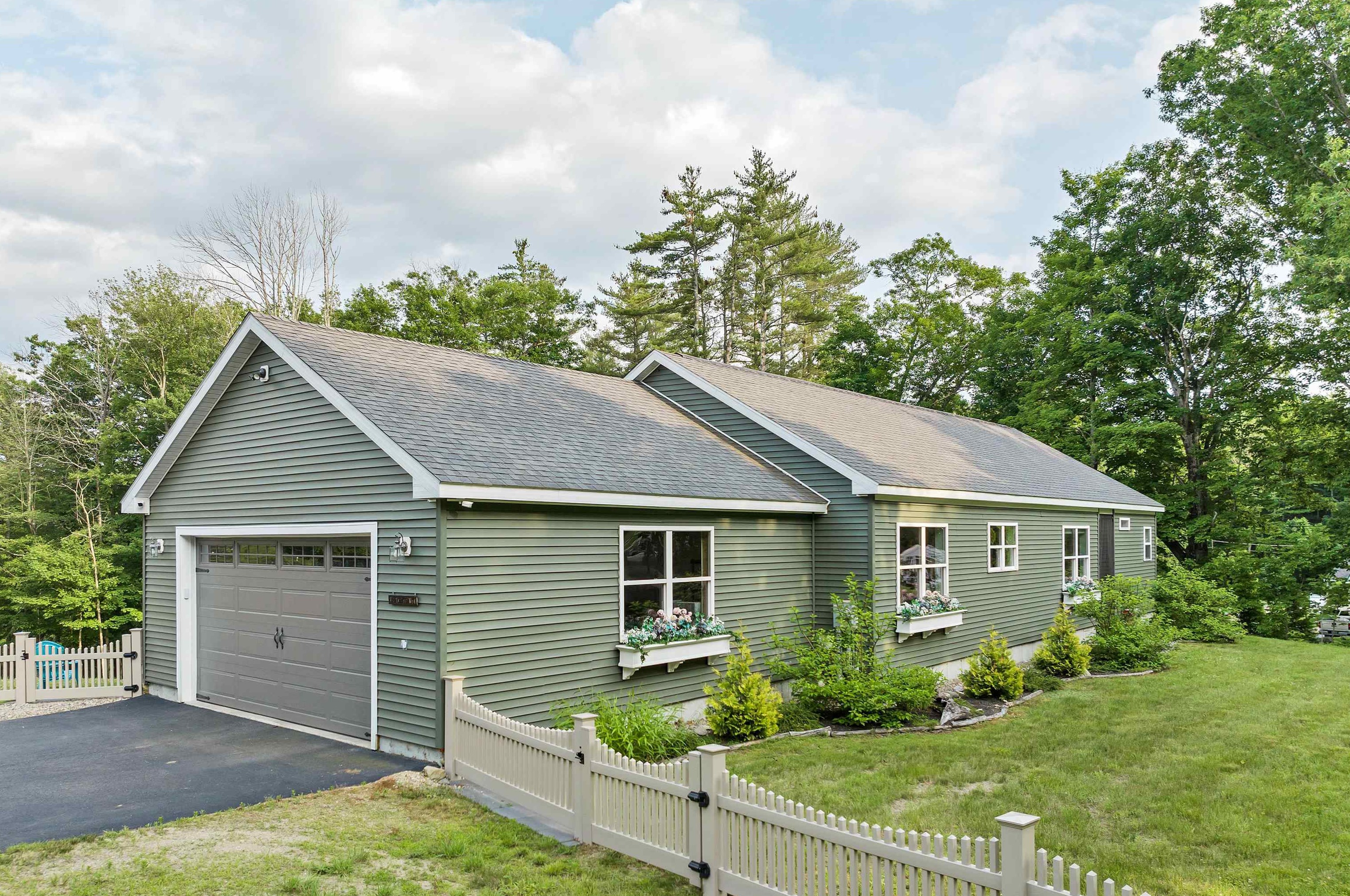 289 Center St, Wolfeboro, NH 03894