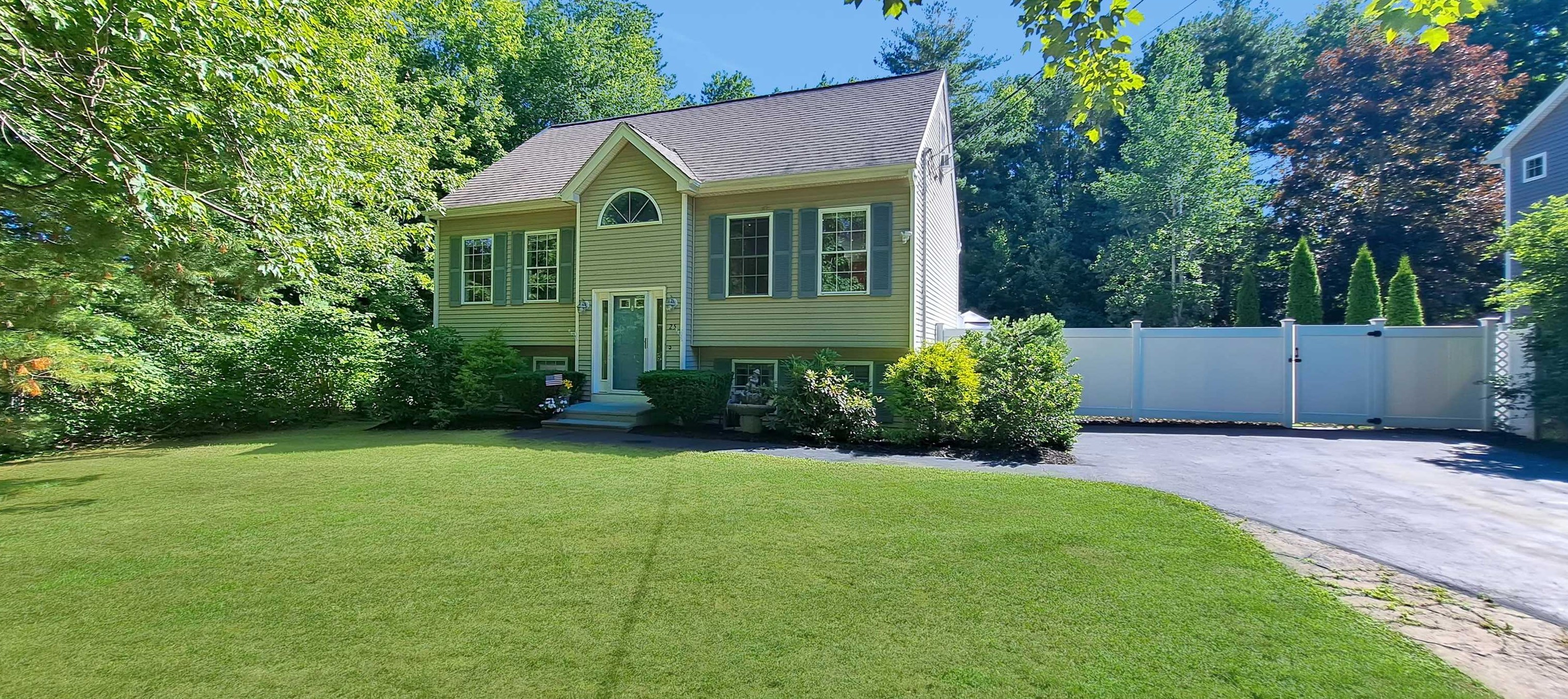 25 Hale Spring Rd, Plaistow, NH 03865